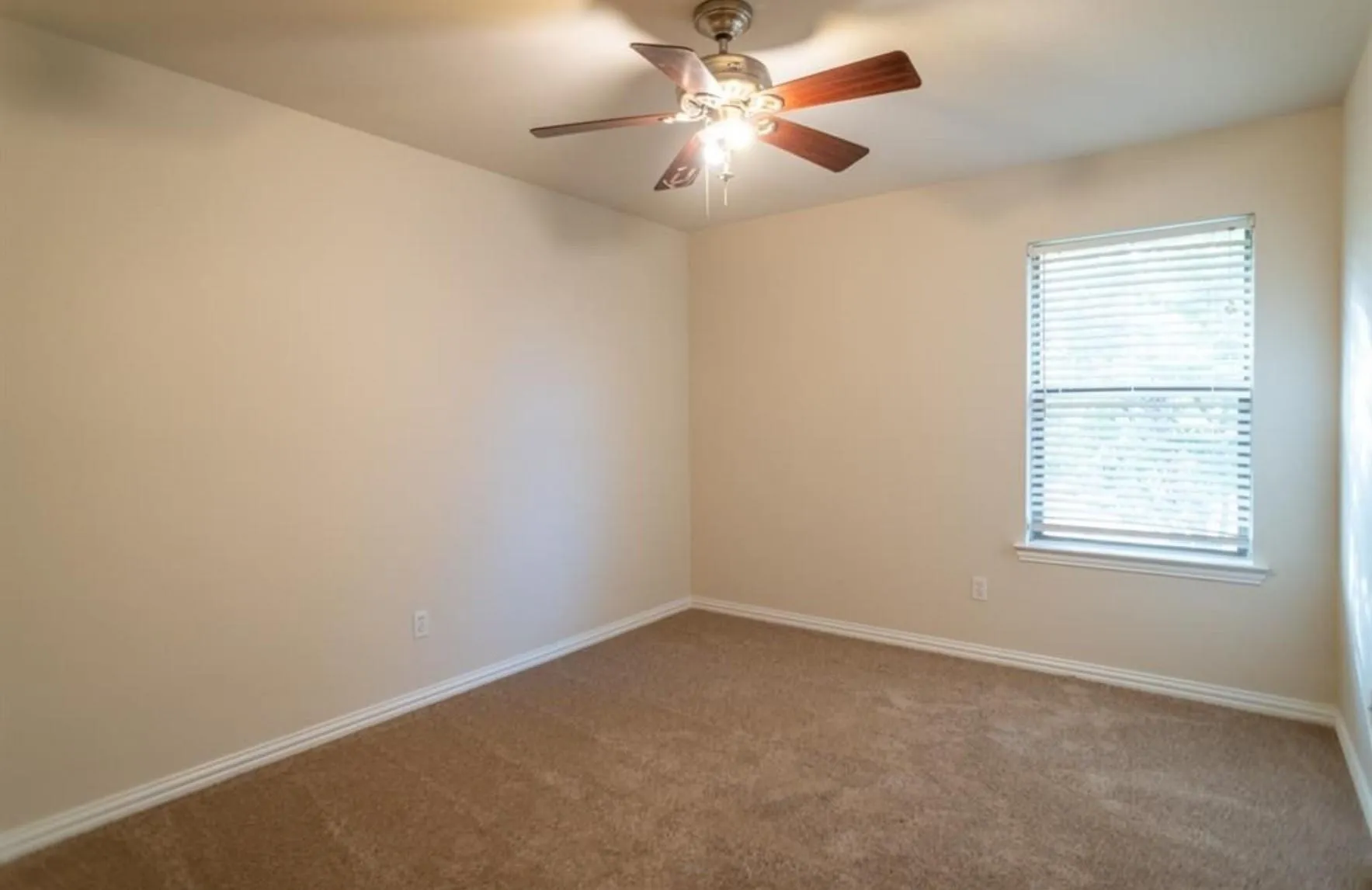 Single Family Residence For Rent in Tarrant County , 117 Corinna Court, Hurst, Texas 76053, 4 Bedroom, 3 Bathroom, 2 Garage spaces, 2,128 Sqft, built in 2006, mls#21363107, Real Estate Agent in Hurst, Homes For Rent in Tarrant county, Homes For Rent in Hurst, Realtor in Hurst Texas, Real Estate Brokerage Independent Realty Texas, Luminita Cordes Realtor
