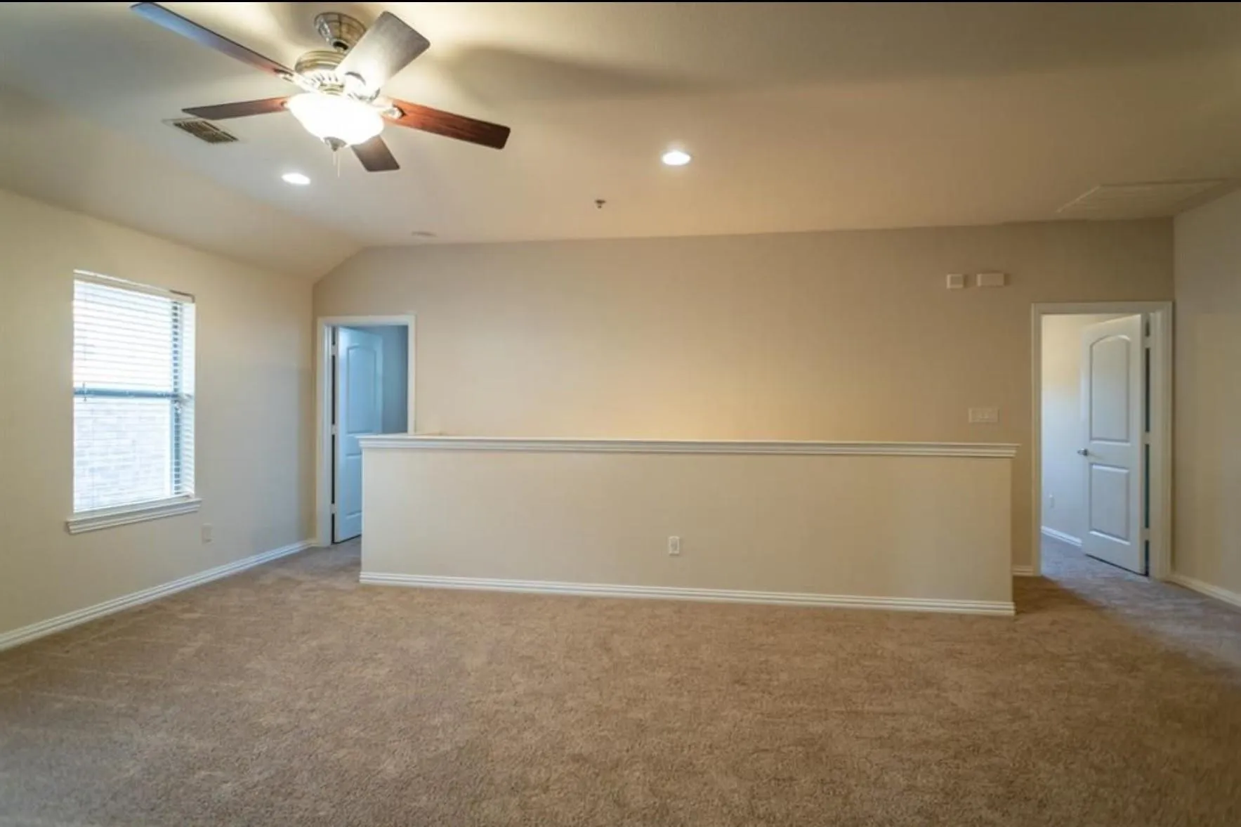 Single Family Residence For Rent in Tarrant County , 117 Corinna Court, Hurst, Texas 76053, 4 Bedroom, 3 Bathroom, 2 Garage spaces, 2,128 Sqft, built in 2006, mls#21363107, Real Estate Agent in Hurst, Homes For Rent in Tarrant county, Homes For Rent in Hurst, Realtor in Hurst Texas, Real Estate Brokerage Independent Realty Texas, Luminita Cordes Realtor