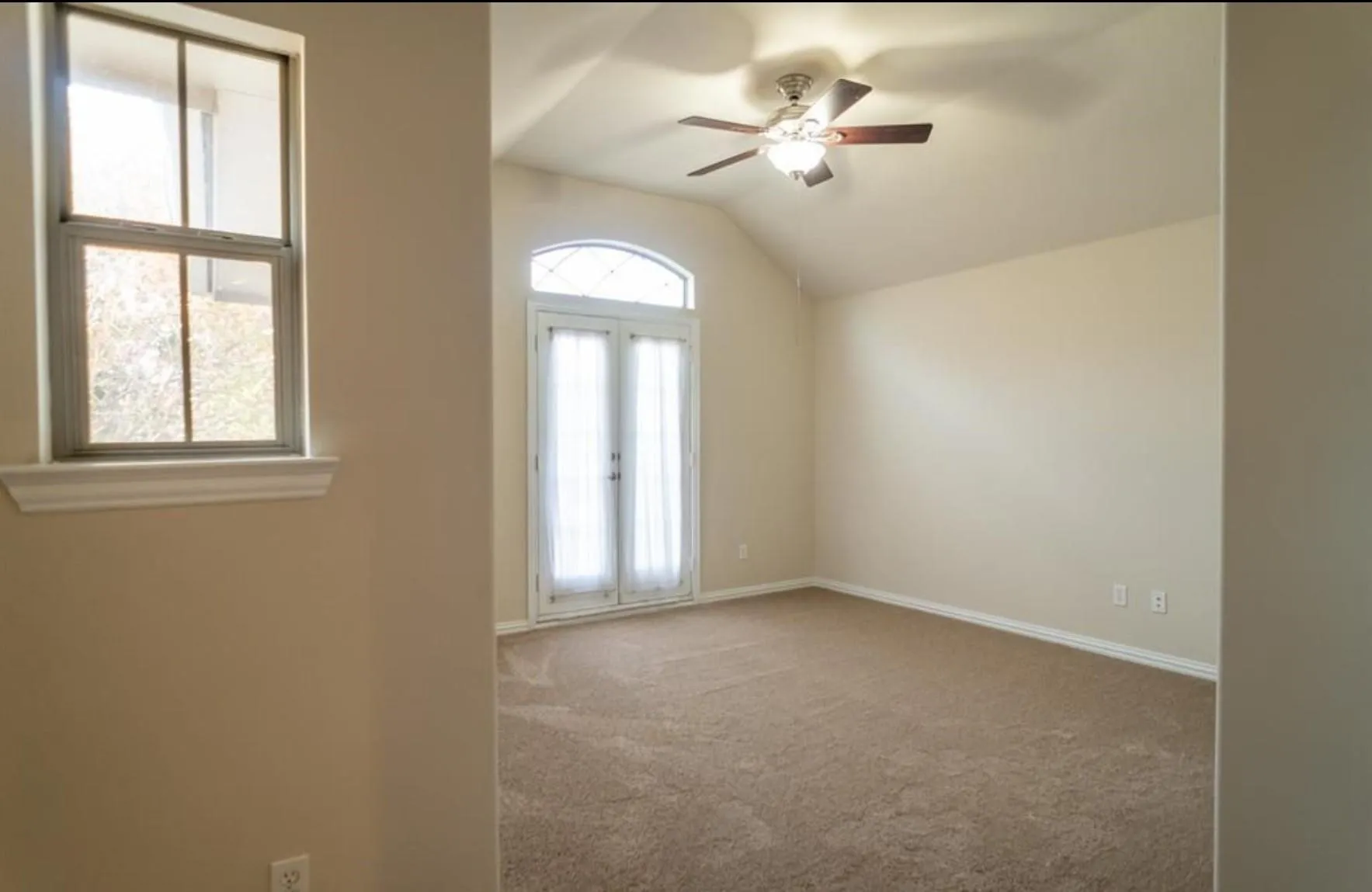Single Family Residence For Rent in Tarrant County , 117 Corinna Court, Hurst, Texas 76053, 4 Bedroom, 3 Bathroom, 2 Garage spaces, 2,128 Sqft, built in 2006, mls#21363107, Real Estate Agent in Hurst, Homes For Rent in Tarrant county, Homes For Rent in Hurst, Realtor in Hurst Texas, Real Estate Brokerage Independent Realty Texas, Luminita Cordes Realtor
