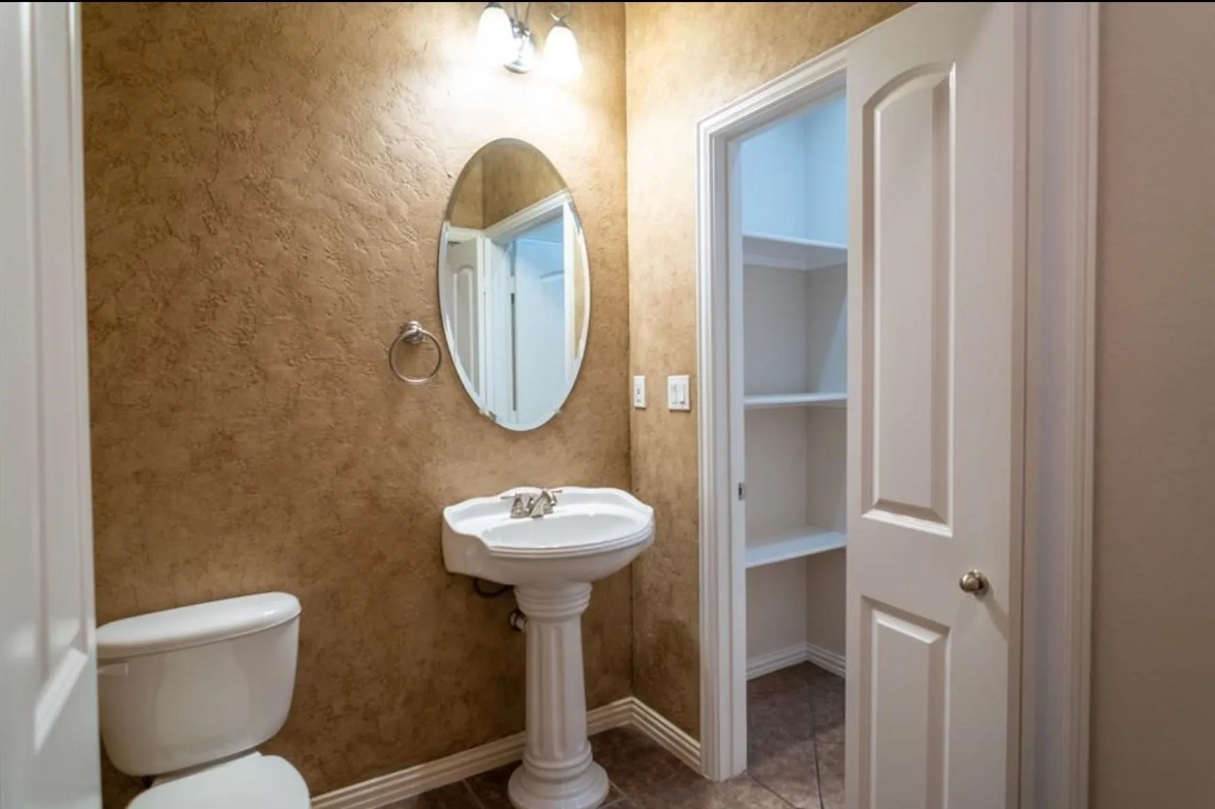 Single Family Residence For Rent in Tarrant County , 117 Corinna Court, Hurst, Texas 76053, 4 Bedroom, 3 Bathroom, 2 Garage spaces, 2,128 Sqft, built in 2006, mls#21363107, Real Estate Agent in Hurst, Homes For Rent in Tarrant county, Homes For Rent in Hurst, Realtor in Hurst Texas, Real Estate Brokerage Independent Realty Texas, Luminita Cordes Realtor