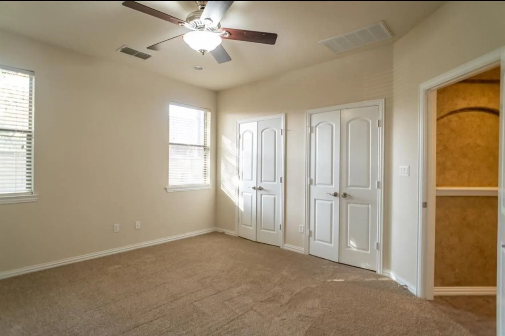 Single Family Residence For Rent in Tarrant County , 117 Corinna Court, Hurst, Texas 76053, 4 Bedroom, 3 Bathroom, 2 Garage spaces, 2,128 Sqft, built in 2006, mls#21363107, Real Estate Agent in Hurst, Homes For Rent in Tarrant county, Homes For Rent in Hurst, Realtor in Hurst Texas, Real Estate Brokerage Independent Realty Texas, Luminita Cordes Realtor