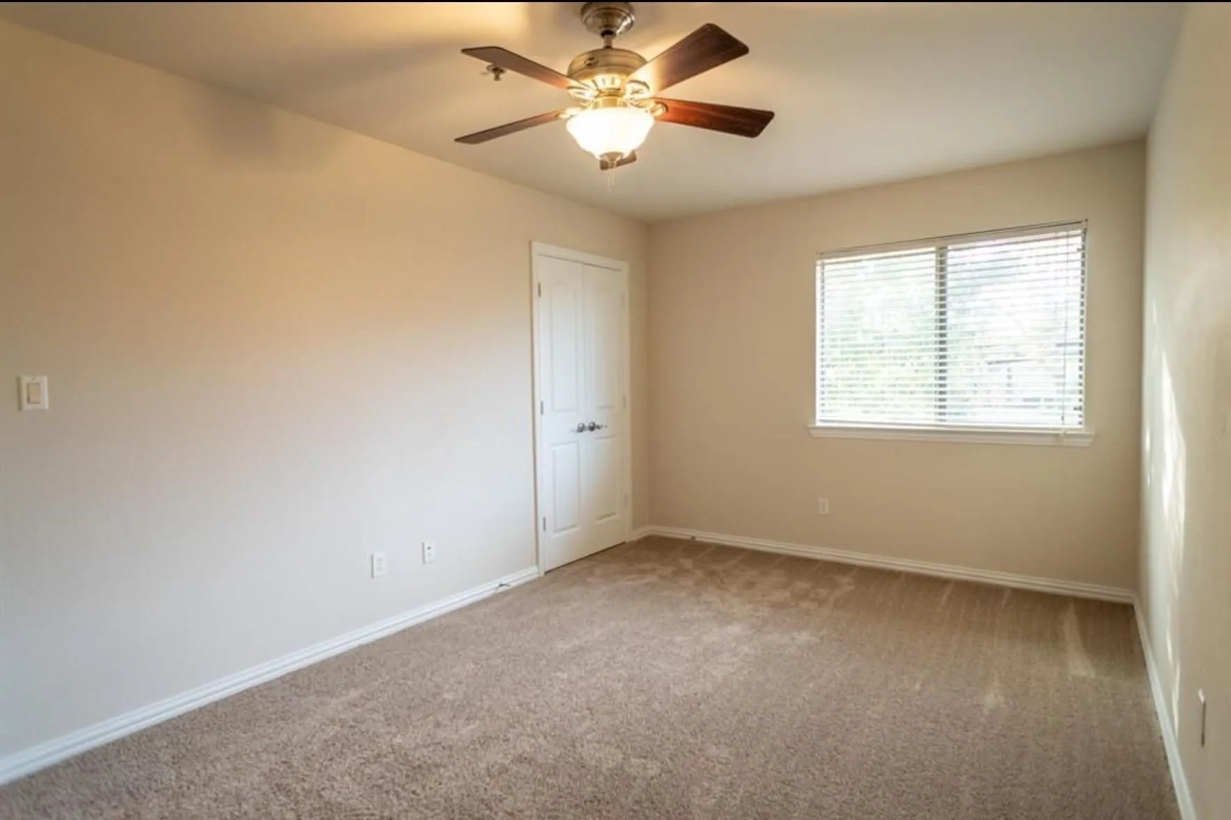 Single Family Residence For Rent in Tarrant County , 117 Corinna Court, Hurst, Texas 76053, 4 Bedroom, 3 Bathroom, 2 Garage spaces, 2,128 Sqft, built in 2006, mls#21363107, Real Estate Agent in Hurst, Homes For Rent in Tarrant county, Homes For Rent in Hurst, Realtor in Hurst Texas, Real Estate Brokerage Independent Realty Texas, Luminita Cordes Realtor
