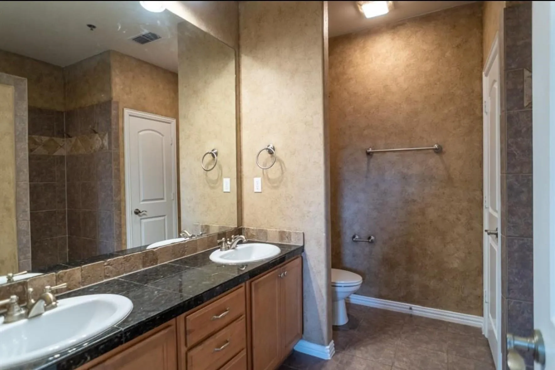 Single Family Residence For Rent in Tarrant County , 117 Corinna Court, Hurst, Texas 76053, 4 Bedroom, 3 Bathroom, 2 Garage spaces, 2,128 Sqft, built in 2006, mls#21363107, Real Estate Agent in Hurst, Homes For Rent in Tarrant county, Homes For Rent in Hurst, Realtor in Hurst Texas, Real Estate Brokerage Independent Realty Texas, Luminita Cordes Realtor