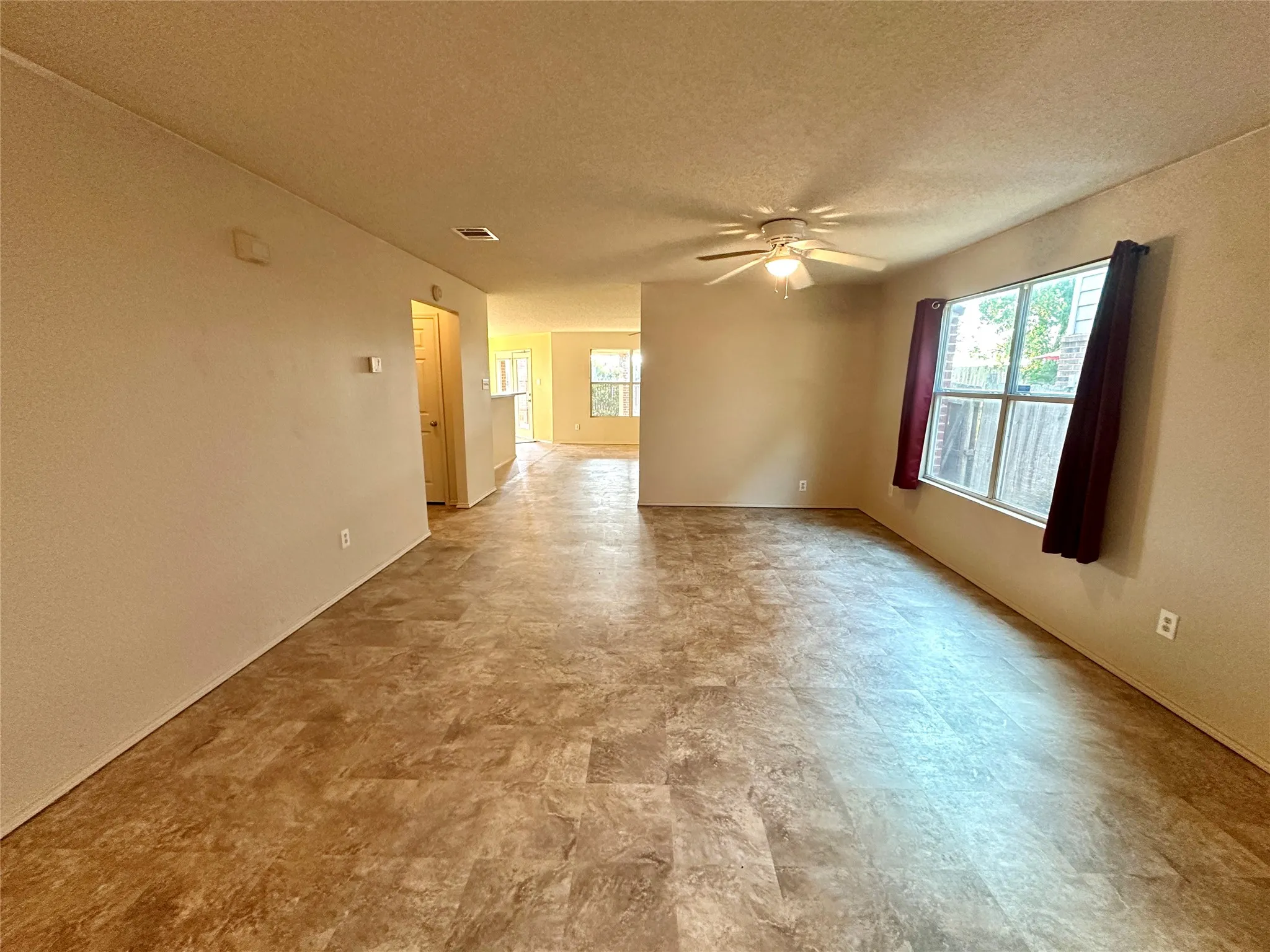Single Family Residence For Rent in Tarrant County , 8520 Hawkview Drive, Fort Worth, Texas 76179, 4 Bedroom, 3 Bathroom, 2 Garage spaces, 3,382 Sqft, built in 2006, mls#21363367, Real Estate Agent in Fort Worth, Homes For Rent in Tarrant county, Homes For Rent in Fort Worth, Realtor in Fort Worth Texas, Real Estate Brokerage Independent Realty Texas, Luminita Cordes Realtor