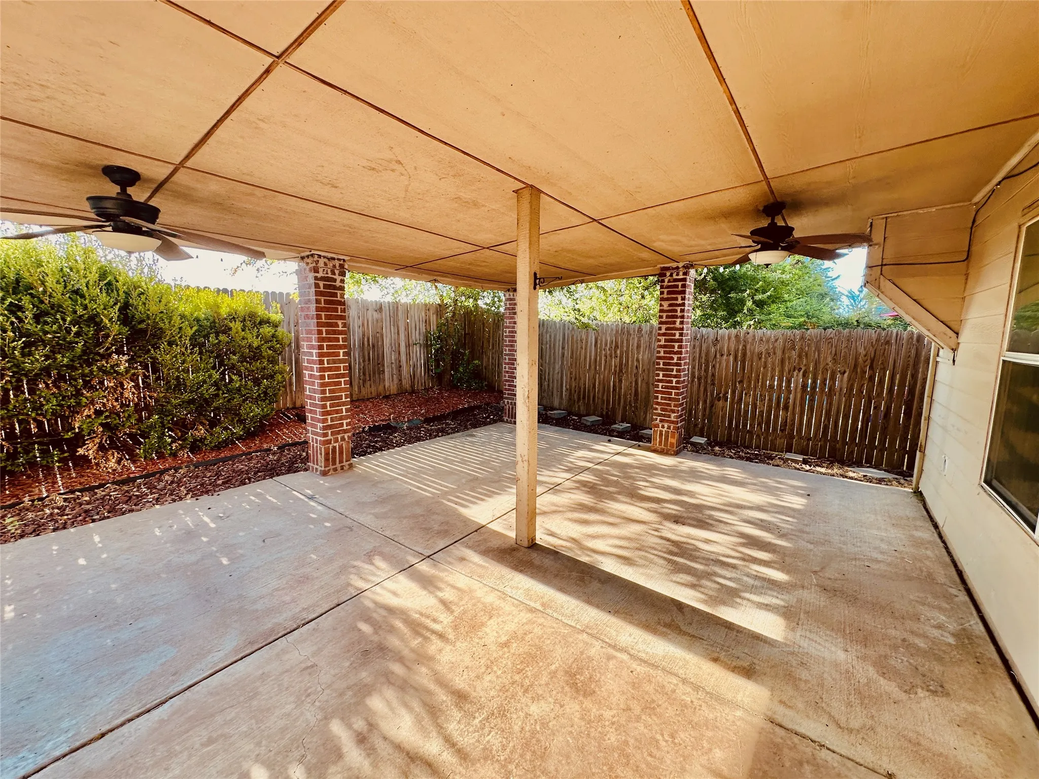Single Family Residence For Rent in Tarrant County , 8520 Hawkview Drive, Fort Worth, Texas 76179, 4 Bedroom, 3 Bathroom, 2 Garage spaces, 3,382 Sqft, built in 2006, mls#21363367, Real Estate Agent in Fort Worth, Homes For Rent in Tarrant county, Homes For Rent in Fort Worth, Realtor in Fort Worth Texas, Real Estate Brokerage Independent Realty Texas, Luminita Cordes Realtor