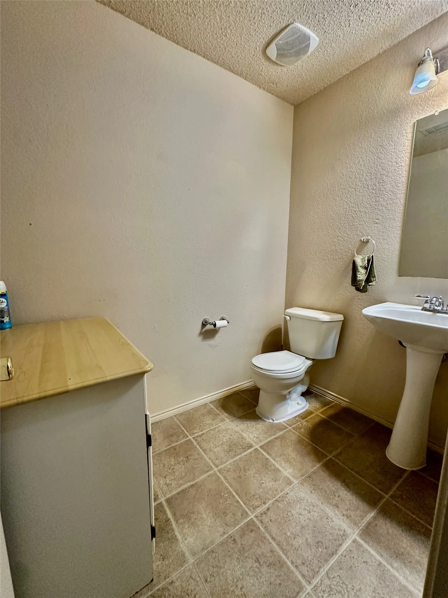 Single Family Residence For Rent in Tarrant County , 8520 Hawkview Drive, Fort Worth, Texas 76179, 4 Bedroom, 3 Bathroom, 2 Garage spaces, 3,382 Sqft, built in 2006, mls#21363367, Real Estate Agent in Fort Worth, Homes For Rent in Tarrant county, Homes For Rent in Fort Worth, Realtor in Fort Worth Texas, Real Estate Brokerage Independent Realty Texas, Luminita Cordes Realtor