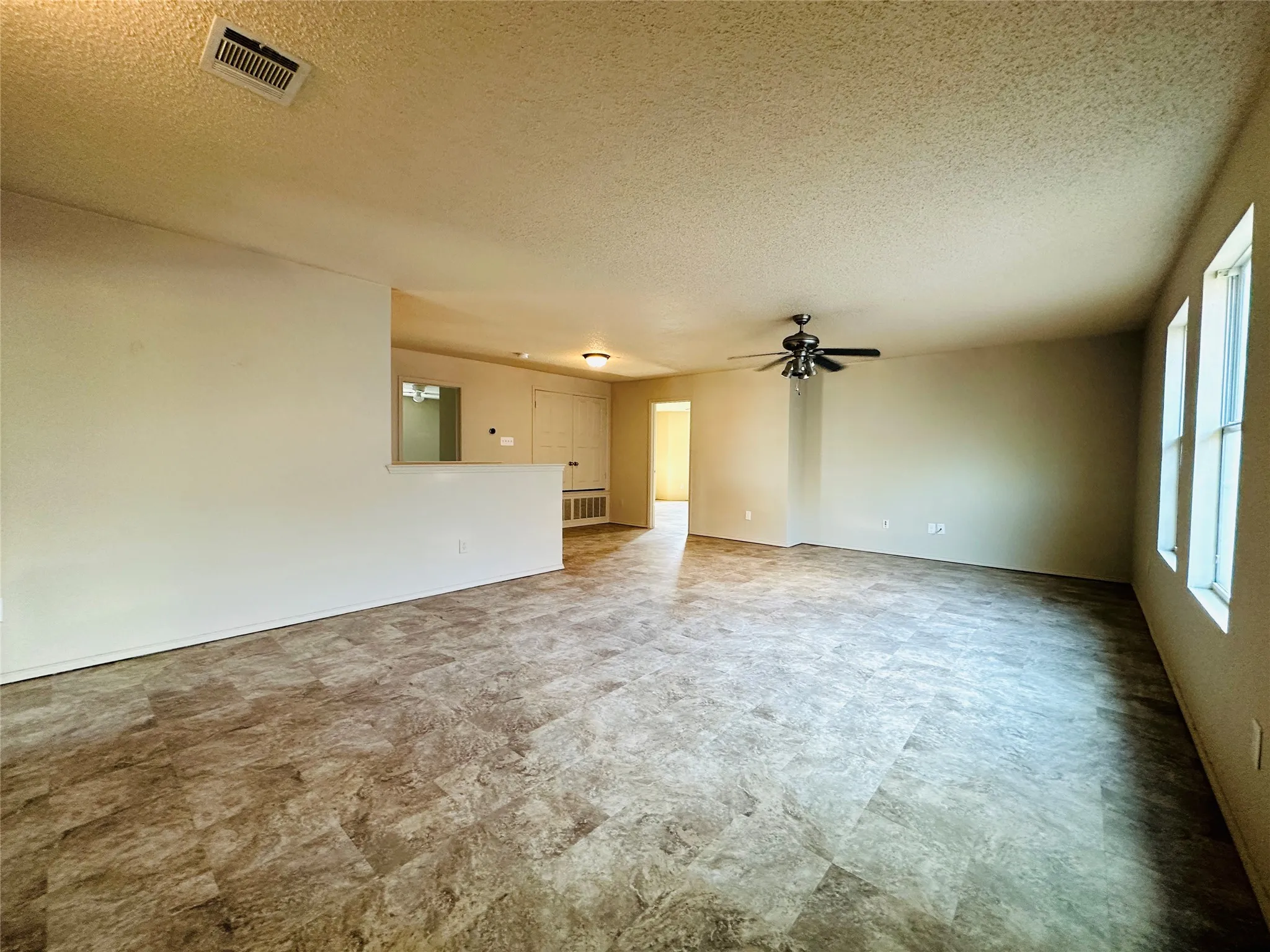 Single Family Residence For Rent in Tarrant County , 8520 Hawkview Drive, Fort Worth, Texas 76179, 4 Bedroom, 3 Bathroom, 2 Garage spaces, 3,382 Sqft, built in 2006, mls#21363367, Real Estate Agent in Fort Worth, Homes For Rent in Tarrant county, Homes For Rent in Fort Worth, Realtor in Fort Worth Texas, Real Estate Brokerage Independent Realty Texas, Luminita Cordes Realtor