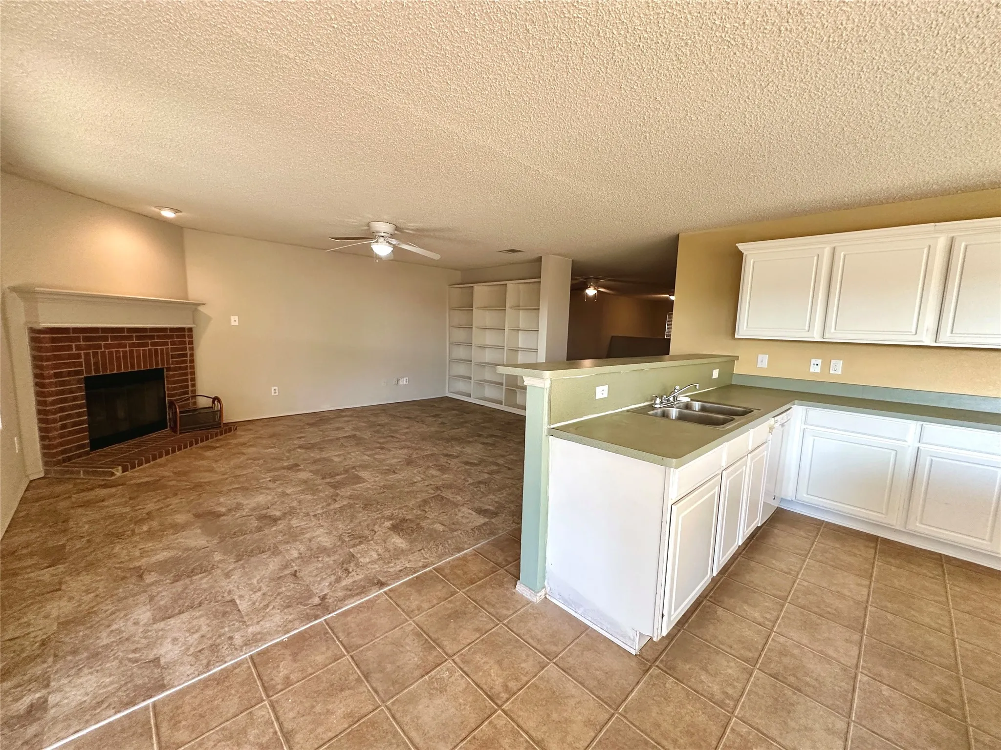 Single Family Residence For Rent in Tarrant County , 8520 Hawkview Drive, Fort Worth, Texas 76179, 4 Bedroom, 3 Bathroom, 2 Garage spaces, 3,382 Sqft, built in 2006, mls#21363367, Real Estate Agent in Fort Worth, Homes For Rent in Tarrant county, Homes For Rent in Fort Worth, Realtor in Fort Worth Texas, Real Estate Brokerage Independent Realty Texas, Luminita Cordes Realtor