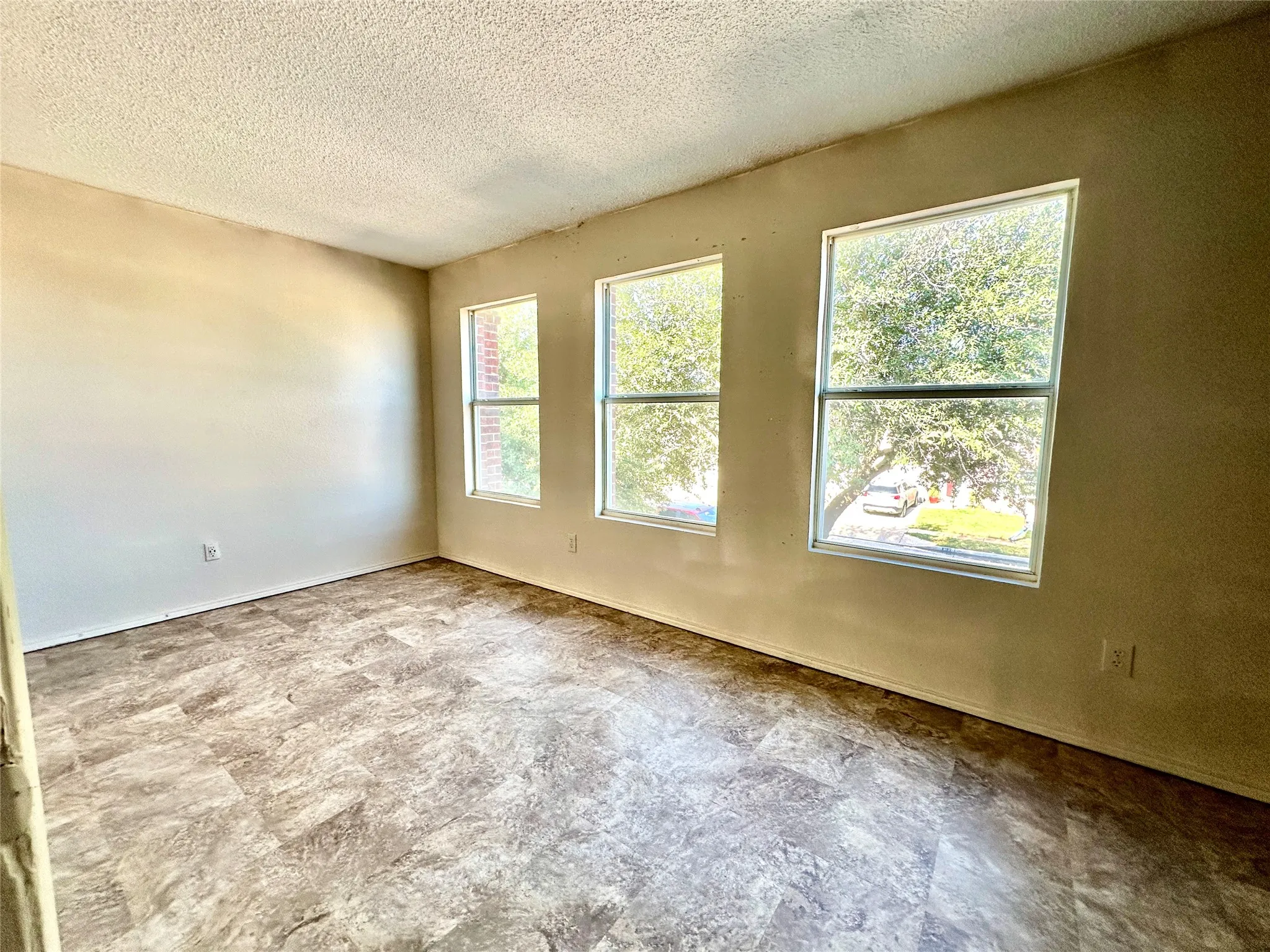 Single Family Residence For Rent in Tarrant County , 8520 Hawkview Drive, Fort Worth, Texas 76179, 4 Bedroom, 3 Bathroom, 2 Garage spaces, 3,382 Sqft, built in 2006, mls#21363367, Real Estate Agent in Fort Worth, Homes For Rent in Tarrant county, Homes For Rent in Fort Worth, Realtor in Fort Worth Texas, Real Estate Brokerage Independent Realty Texas, Luminita Cordes Realtor