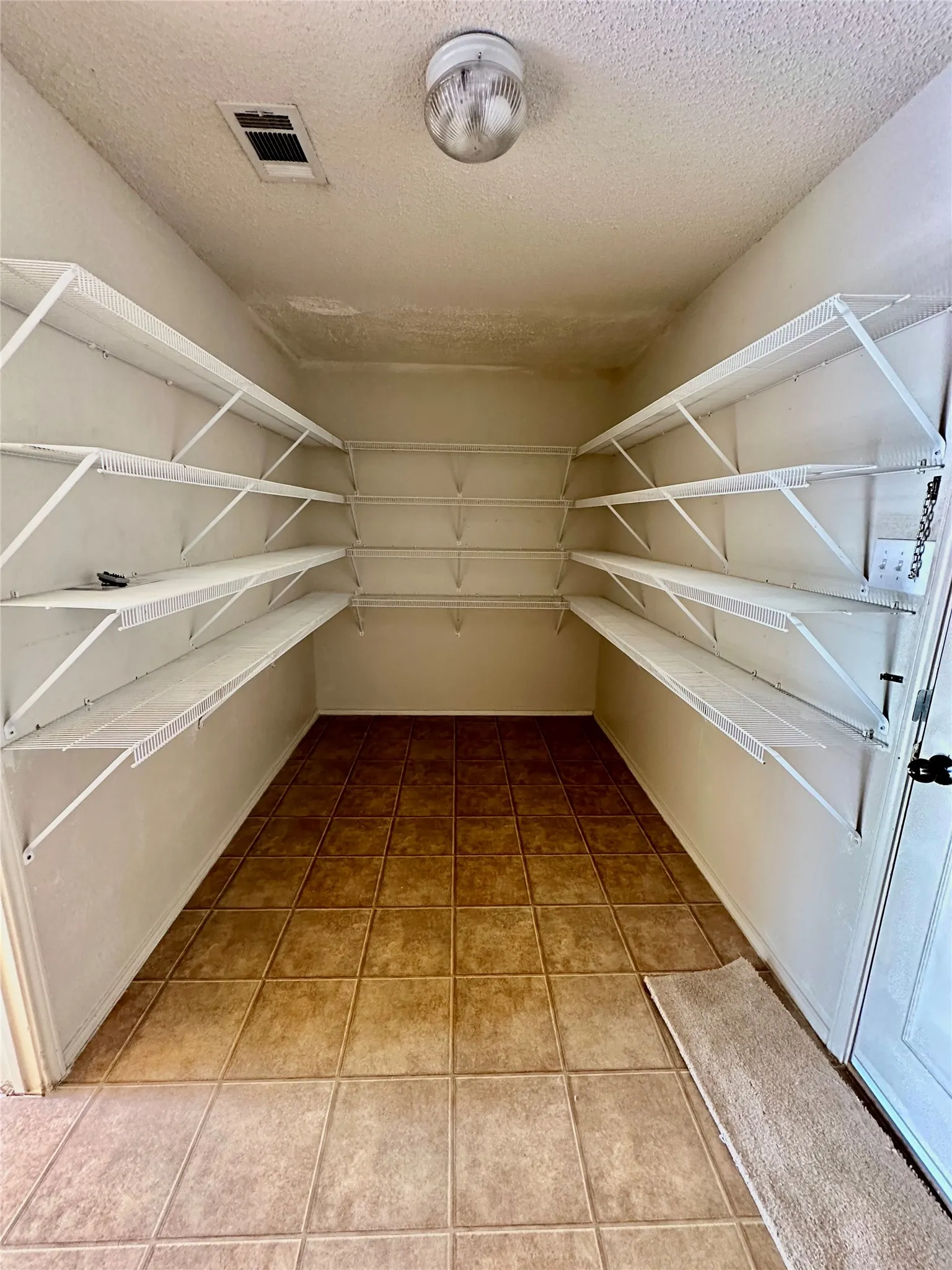 Single Family Residence For Rent in Tarrant County , 8520 Hawkview Drive, Fort Worth, Texas 76179, 4 Bedroom, 3 Bathroom, 2 Garage spaces, 3,382 Sqft, built in 2006, mls#21363367, Real Estate Agent in Fort Worth, Homes For Rent in Tarrant county, Homes For Rent in Fort Worth, Realtor in Fort Worth Texas, Real Estate Brokerage Independent Realty Texas, Luminita Cordes Realtor
