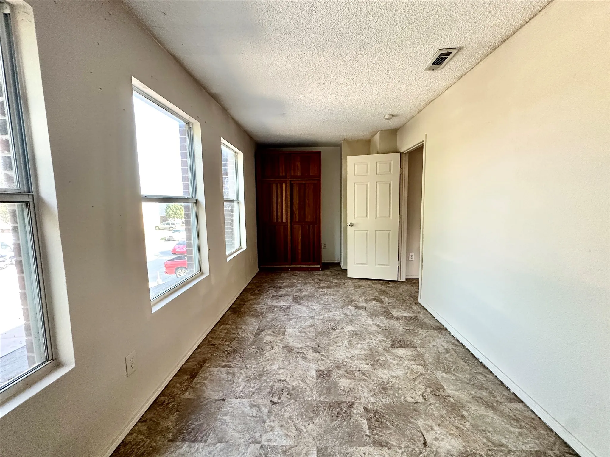 Single Family Residence For Rent in Tarrant County , 8520 Hawkview Drive, Fort Worth, Texas 76179, 4 Bedroom, 3 Bathroom, 2 Garage spaces, 3,382 Sqft, built in 2006, mls#21363367, Real Estate Agent in Fort Worth, Homes For Rent in Tarrant county, Homes For Rent in Fort Worth, Realtor in Fort Worth Texas, Real Estate Brokerage Independent Realty Texas, Luminita Cordes Realtor