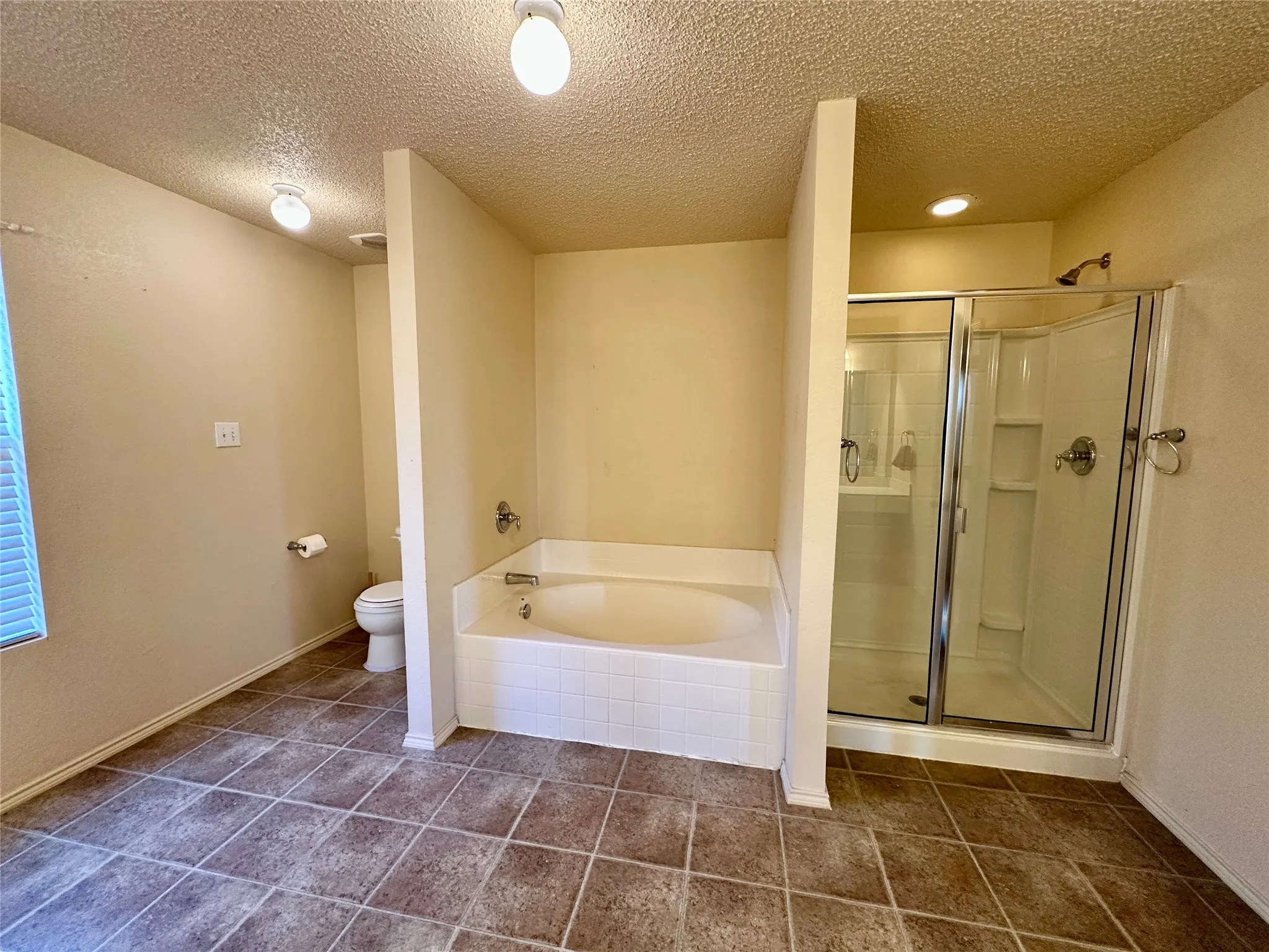 Single Family Residence For Rent in Tarrant County , 8520 Hawkview Drive, Fort Worth, Texas 76179, 4 Bedroom, 3 Bathroom, 2 Garage spaces, 3,382 Sqft, built in 2006, mls#21363367, Real Estate Agent in Fort Worth, Homes For Rent in Tarrant county, Homes For Rent in Fort Worth, Realtor in Fort Worth Texas, Real Estate Brokerage Independent Realty Texas, Luminita Cordes Realtor