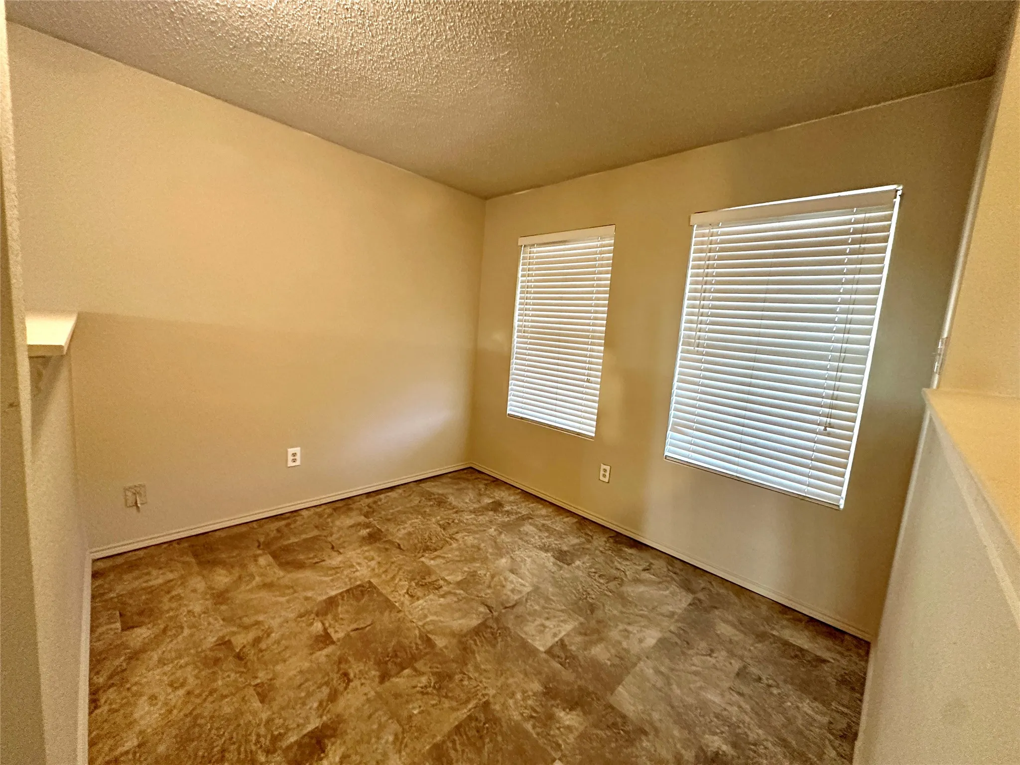 Single Family Residence For Rent in Tarrant County , 8520 Hawkview Drive, Fort Worth, Texas 76179, 4 Bedroom, 3 Bathroom, 2 Garage spaces, 3,382 Sqft, built in 2006, mls#21363367, Real Estate Agent in Fort Worth, Homes For Rent in Tarrant county, Homes For Rent in Fort Worth, Realtor in Fort Worth Texas, Real Estate Brokerage Independent Realty Texas, Luminita Cordes Realtor