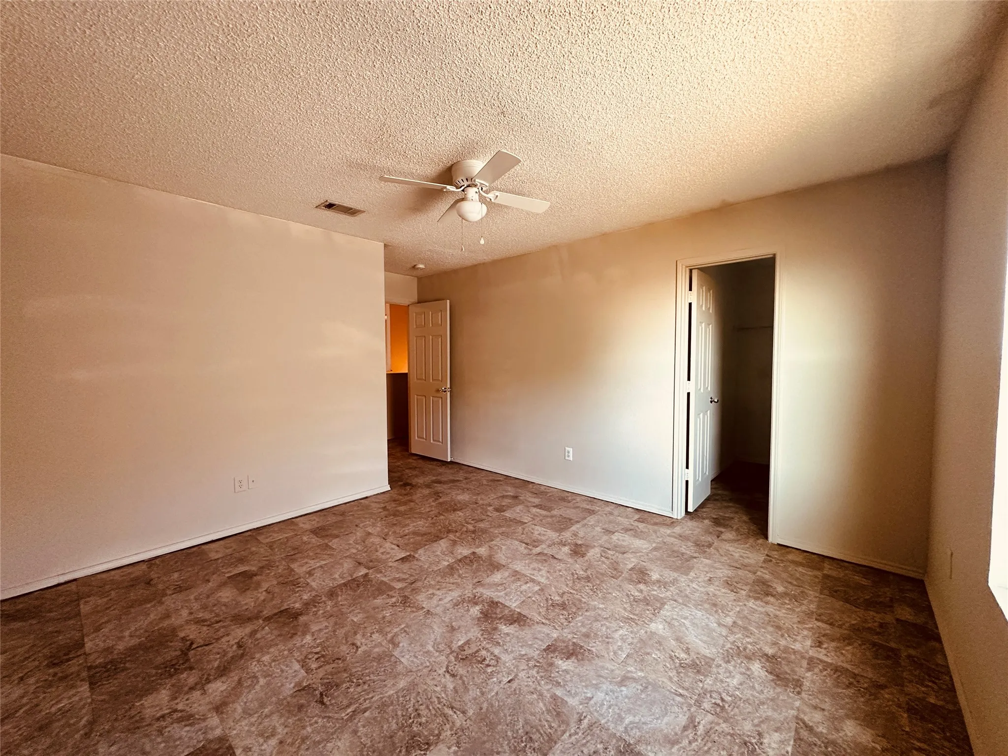 Single Family Residence For Rent in Tarrant County , 8520 Hawkview Drive, Fort Worth, Texas 76179, 4 Bedroom, 3 Bathroom, 2 Garage spaces, 3,382 Sqft, built in 2006, mls#21363367, Real Estate Agent in Fort Worth, Homes For Rent in Tarrant county, Homes For Rent in Fort Worth, Realtor in Fort Worth Texas, Real Estate Brokerage Independent Realty Texas, Luminita Cordes Realtor