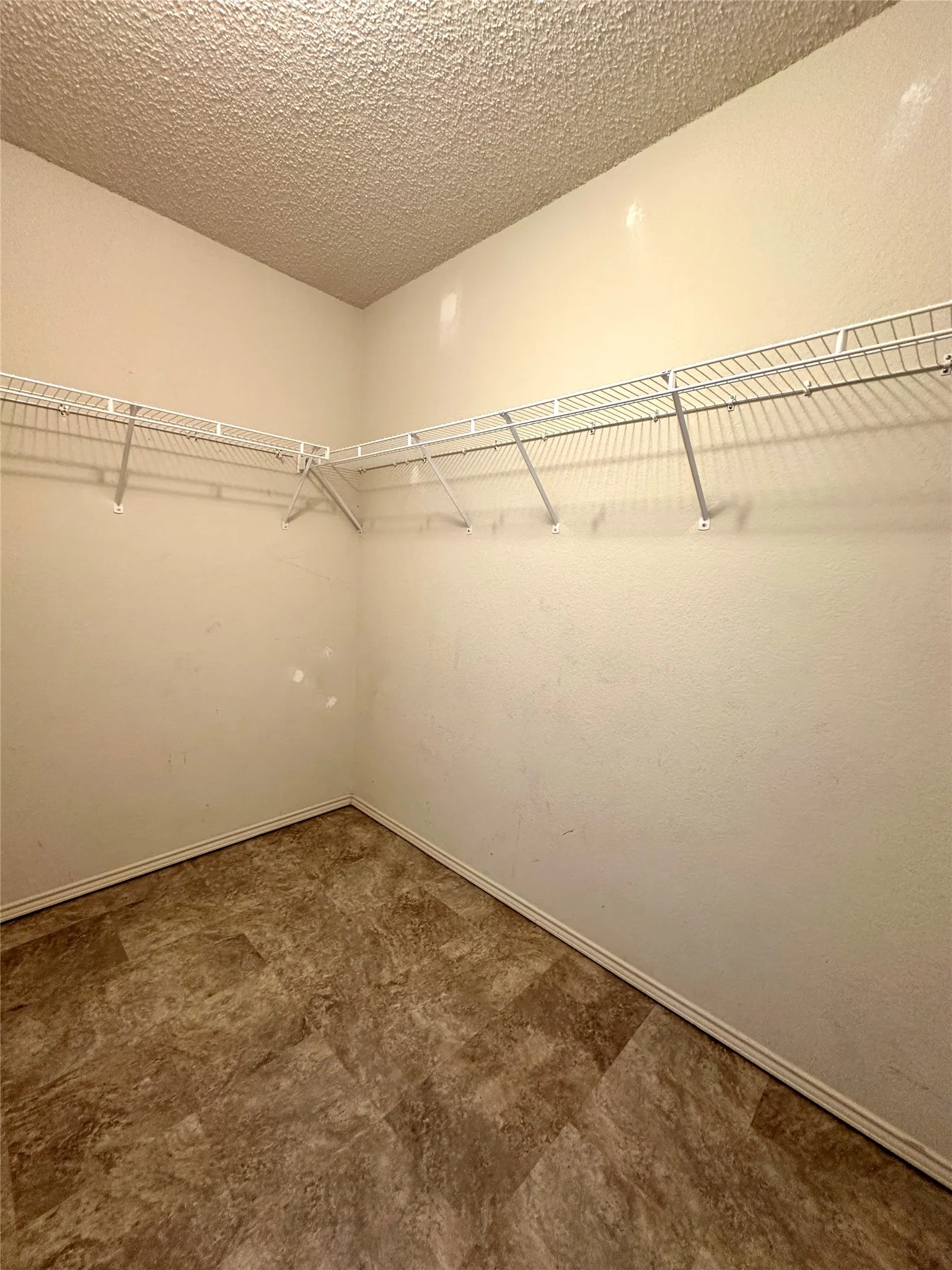 Single Family Residence For Rent in Tarrant County , 8520 Hawkview Drive, Fort Worth, Texas 76179, 4 Bedroom, 3 Bathroom, 2 Garage spaces, 3,382 Sqft, built in 2006, mls#21363367, Real Estate Agent in Fort Worth, Homes For Rent in Tarrant county, Homes For Rent in Fort Worth, Realtor in Fort Worth Texas, Real Estate Brokerage Independent Realty Texas, Luminita Cordes Realtor