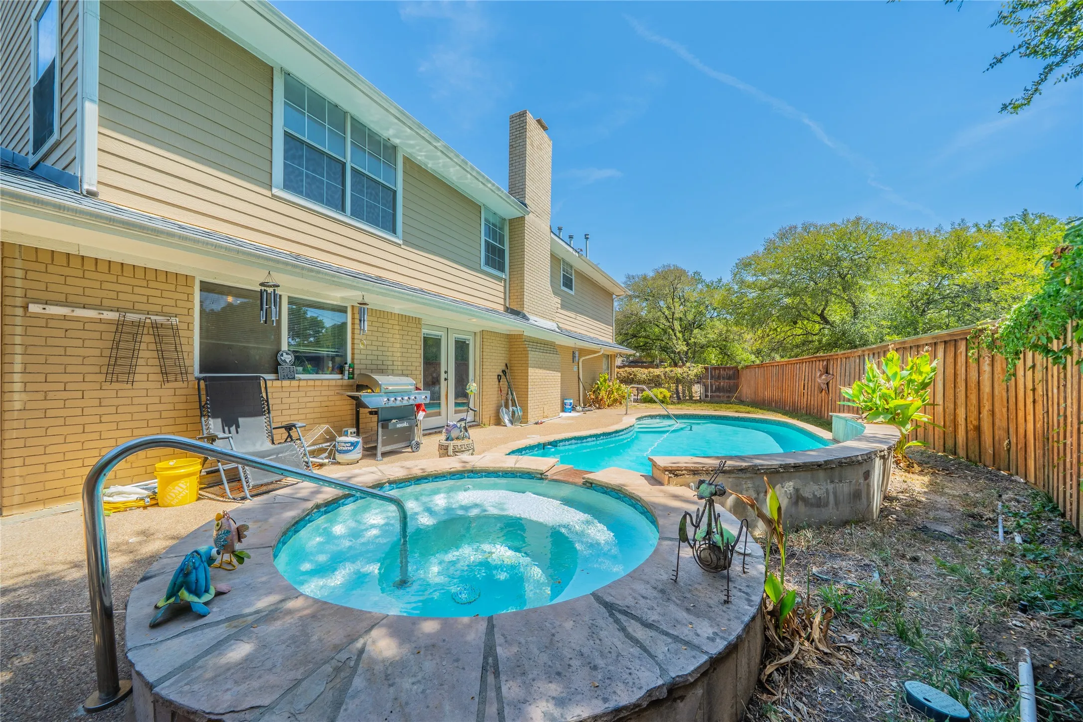 Single Family Residence For Sale in Tarrant County , 1202 Driftwood Drive, Euless, Texas 76040, 5 Bedroom, 4 Bathroom, 2 Garage spaces, 3,143 Sqft, built in 1962, mls#21361250, Real Estate Agent in Euless, Homes For Sale in Tarrant county, Homes For Sale in Euless, Realtor in Euless Texas, Real Estate Brokerage Independent Realty Texas, Luminita Cordes Realtor
