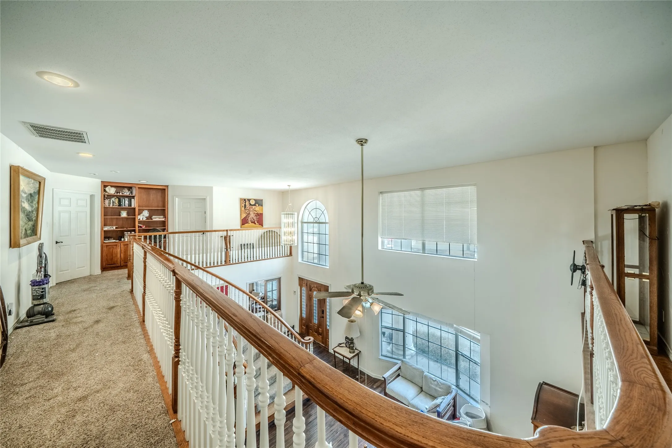 Single Family Residence For Sale in Tarrant County , 1202 Driftwood Drive, Euless, Texas 76040, 5 Bedroom, 4 Bathroom, 2 Garage spaces, 3,143 Sqft, built in 1962, mls#21361250, Real Estate Agent in Euless, Homes For Sale in Tarrant county, Homes For Sale in Euless, Realtor in Euless Texas, Real Estate Brokerage Independent Realty Texas, Luminita Cordes Realtor