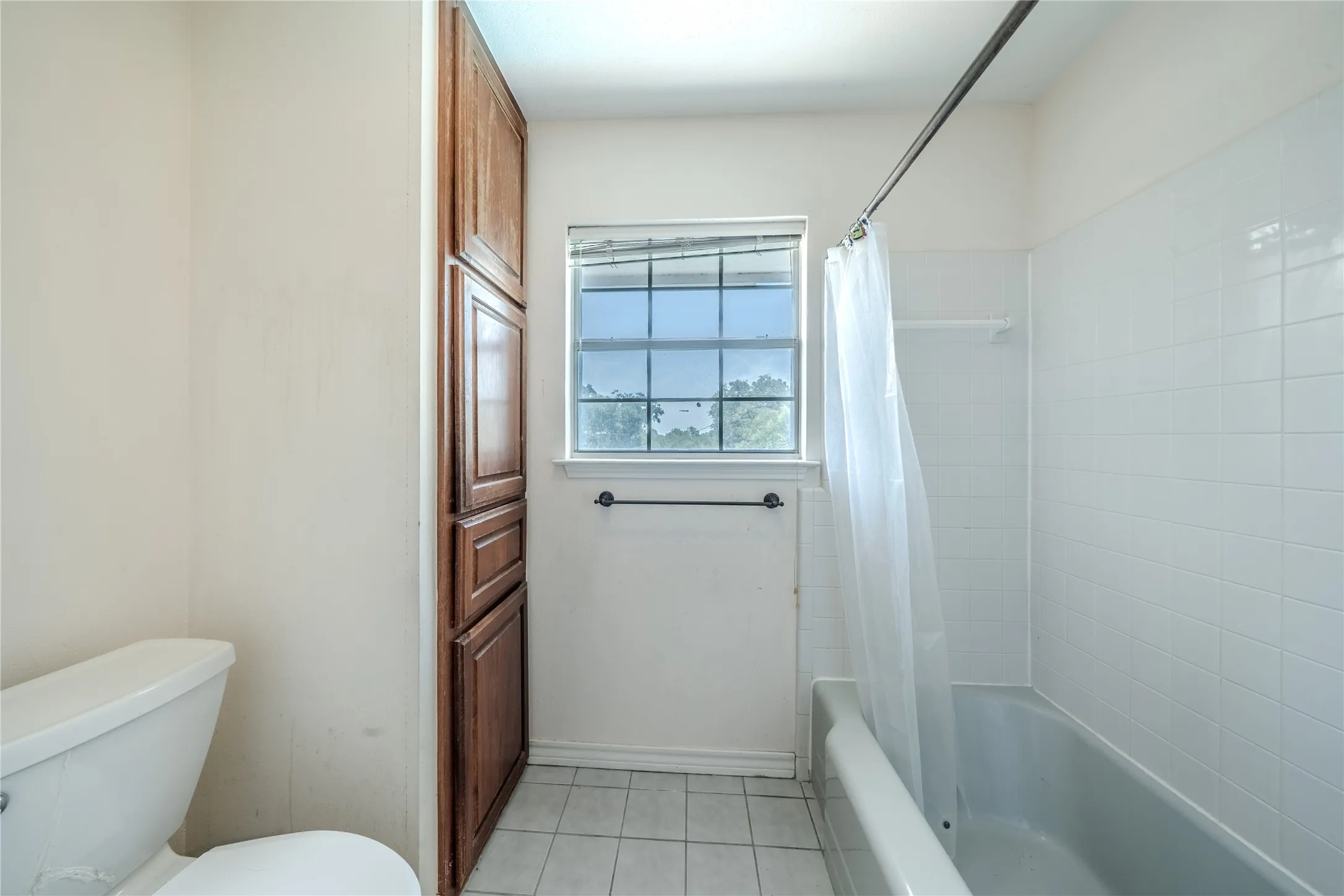Single Family Residence For Sale in Tarrant County , 1202 Driftwood Drive, Euless, Texas 76040, 5 Bedroom, 4 Bathroom, 2 Garage spaces, 3,143 Sqft, built in 1962, mls#21361250, Real Estate Agent in Euless, Homes For Sale in Tarrant county, Homes For Sale in Euless, Realtor in Euless Texas, Real Estate Brokerage Independent Realty Texas, Luminita Cordes Realtor