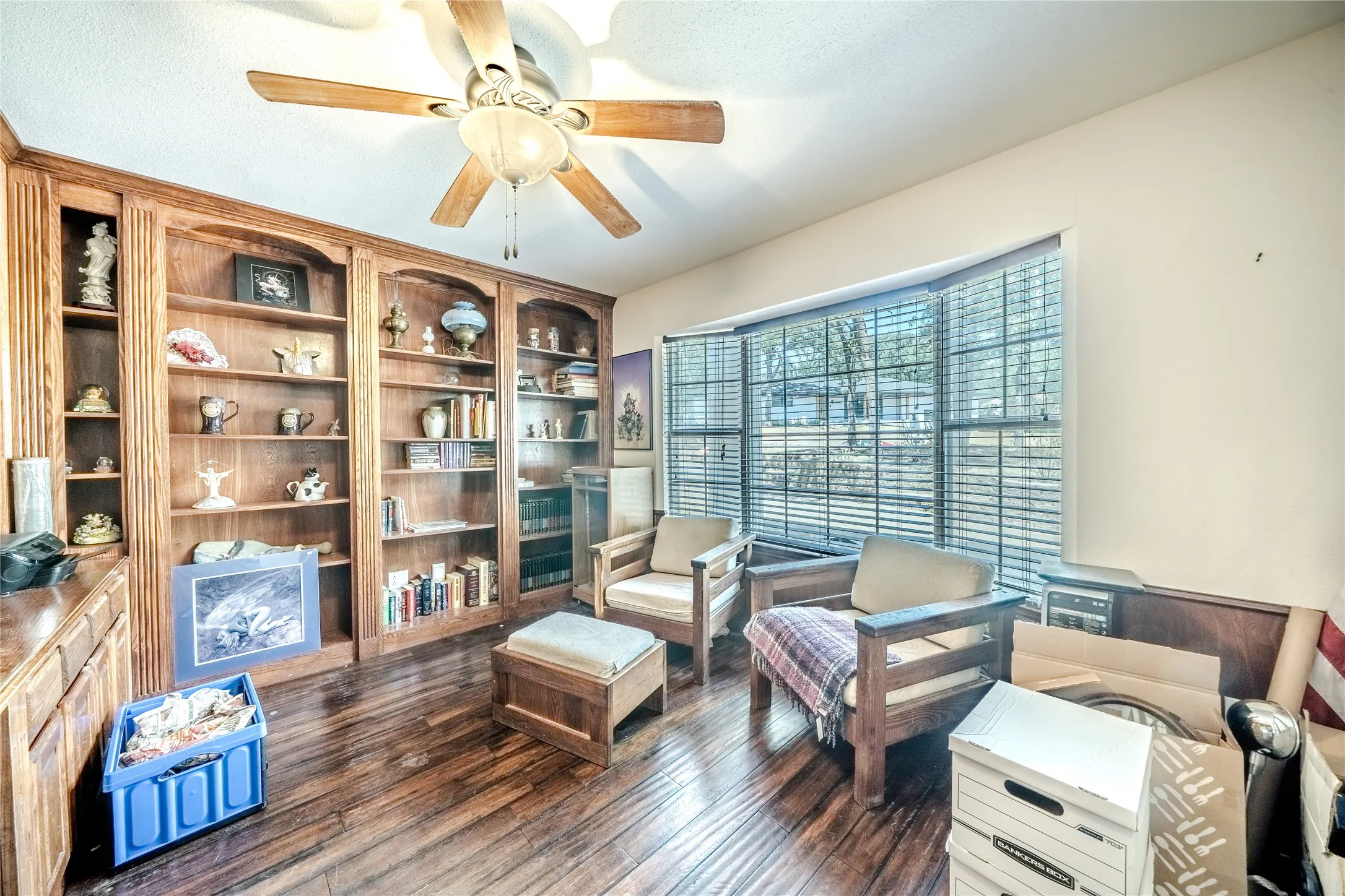 Single Family Residence For Sale in Tarrant County , 1202 Driftwood Drive, Euless, Texas 76040, 5 Bedroom, 4 Bathroom, 2 Garage spaces, 3,143 Sqft, built in 1962, mls#21361250, Real Estate Agent in Euless, Homes For Sale in Tarrant county, Homes For Sale in Euless, Realtor in Euless Texas, Real Estate Brokerage Independent Realty Texas, Luminita Cordes Realtor