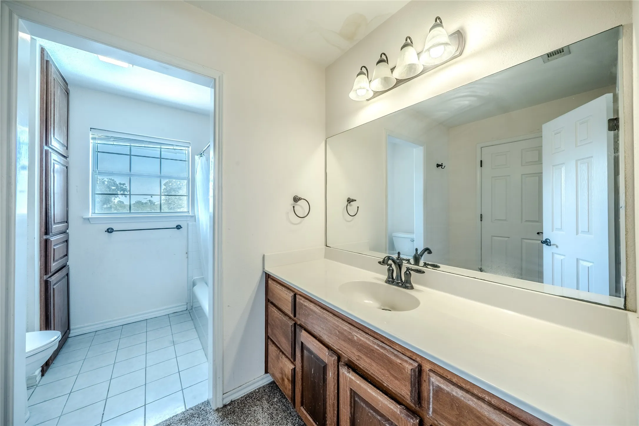 Single Family Residence For Sale in Tarrant County , 1202 Driftwood Drive, Euless, Texas 76040, 5 Bedroom, 4 Bathroom, 2 Garage spaces, 3,143 Sqft, built in 1962, mls#21361250, Real Estate Agent in Euless, Homes For Sale in Tarrant county, Homes For Sale in Euless, Realtor in Euless Texas, Real Estate Brokerage Independent Realty Texas, Luminita Cordes Realtor
