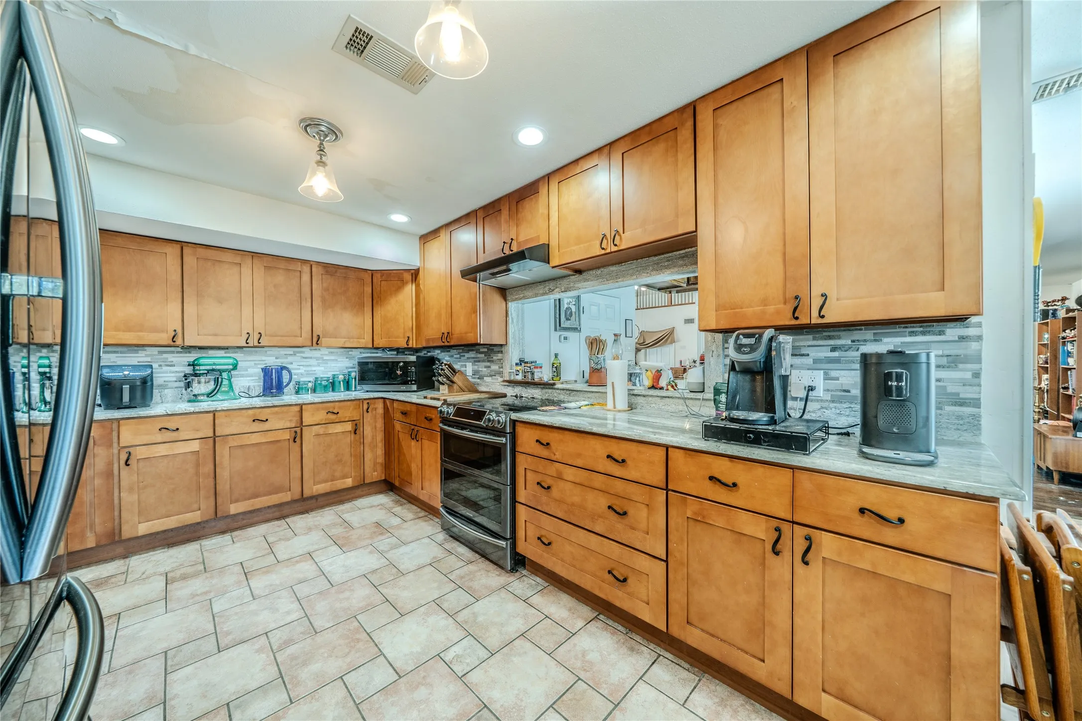 Single Family Residence For Sale in Tarrant County , 1202 Driftwood Drive, Euless, Texas 76040, 5 Bedroom, 4 Bathroom, 2 Garage spaces, 3,143 Sqft, built in 1962, mls#21361250, Real Estate Agent in Euless, Homes For Sale in Tarrant county, Homes For Sale in Euless, Realtor in Euless Texas, Real Estate Brokerage Independent Realty Texas, Luminita Cordes Realtor