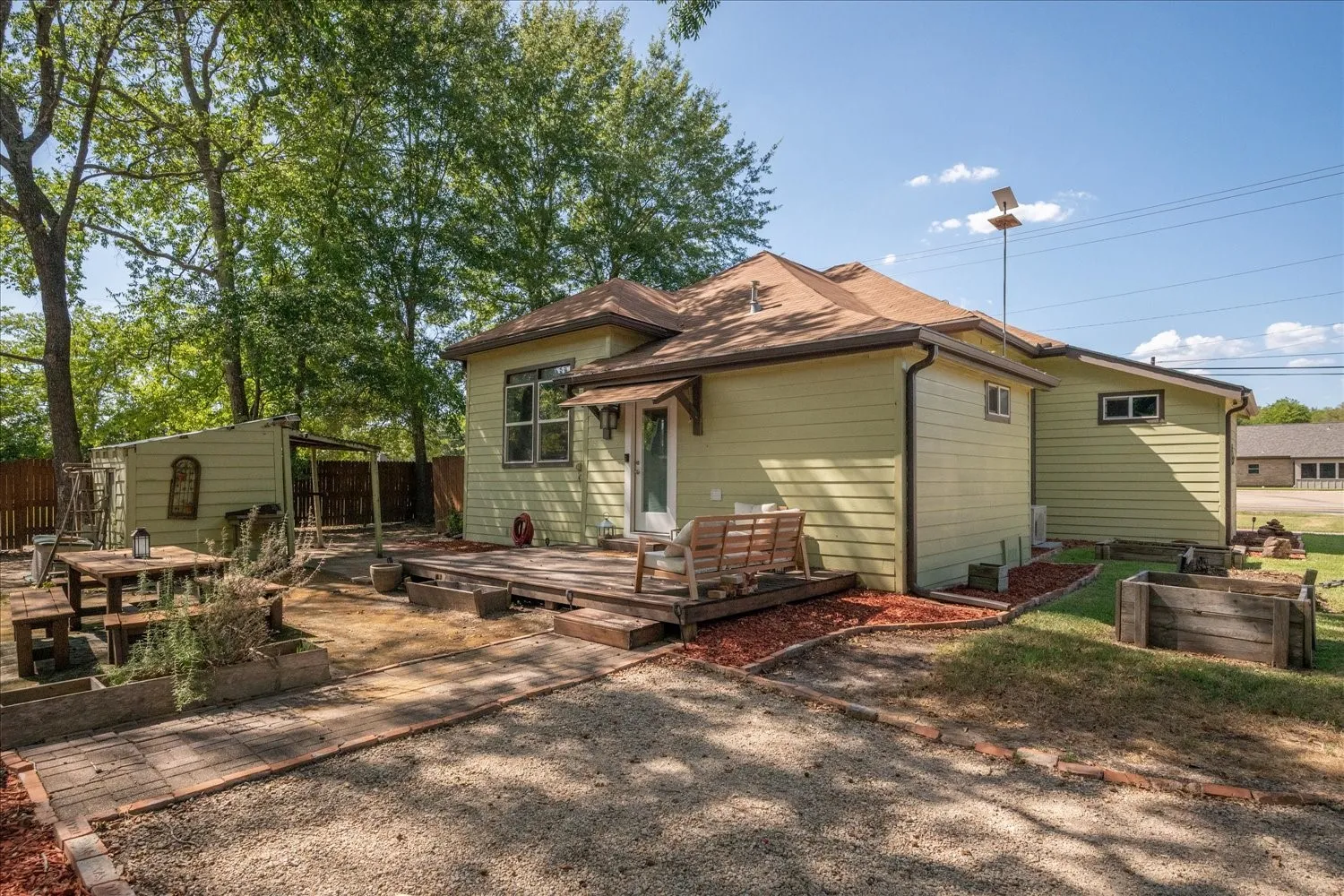Single Family Residence For Sale in Wood County , 220 E Holley Street, Alba, Texas 75410, 2 Bedroom, 3 Bathroom, Garage spaces, 1,394 Sqft, built in 1950, mls#21363222, Real Estate Agent in Alba, Homes For Sale in Wood county, Homes For Sale in Alba, Realtor in Alba Texas, Real Estate Brokerage Independent Realty Texas, Luminita Cordes Realtor