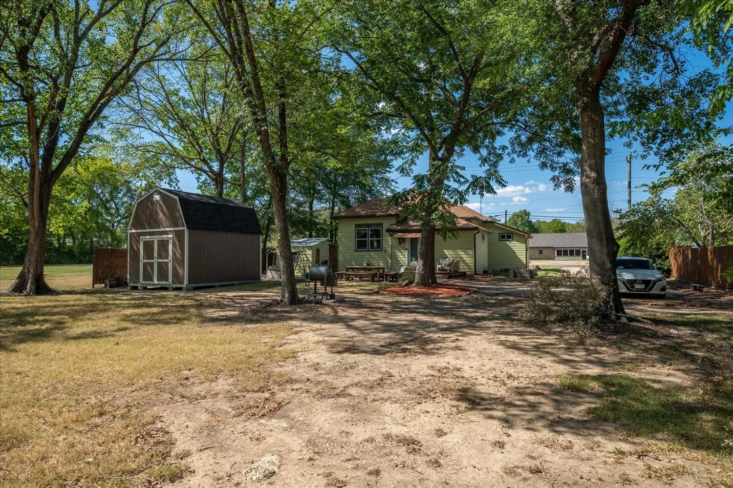 Single Family Residence For Sale in Wood County , 220 E Holley Street, Alba, Texas 75410, 2 Bedroom, 3 Bathroom, Garage spaces, 1,394 Sqft, built in 1950, mls#21363222, Real Estate Agent in Alba, Homes For Sale in Wood county, Homes For Sale in Alba, Realtor in Alba Texas, Real Estate Brokerage Independent Realty Texas, Luminita Cordes Realtor