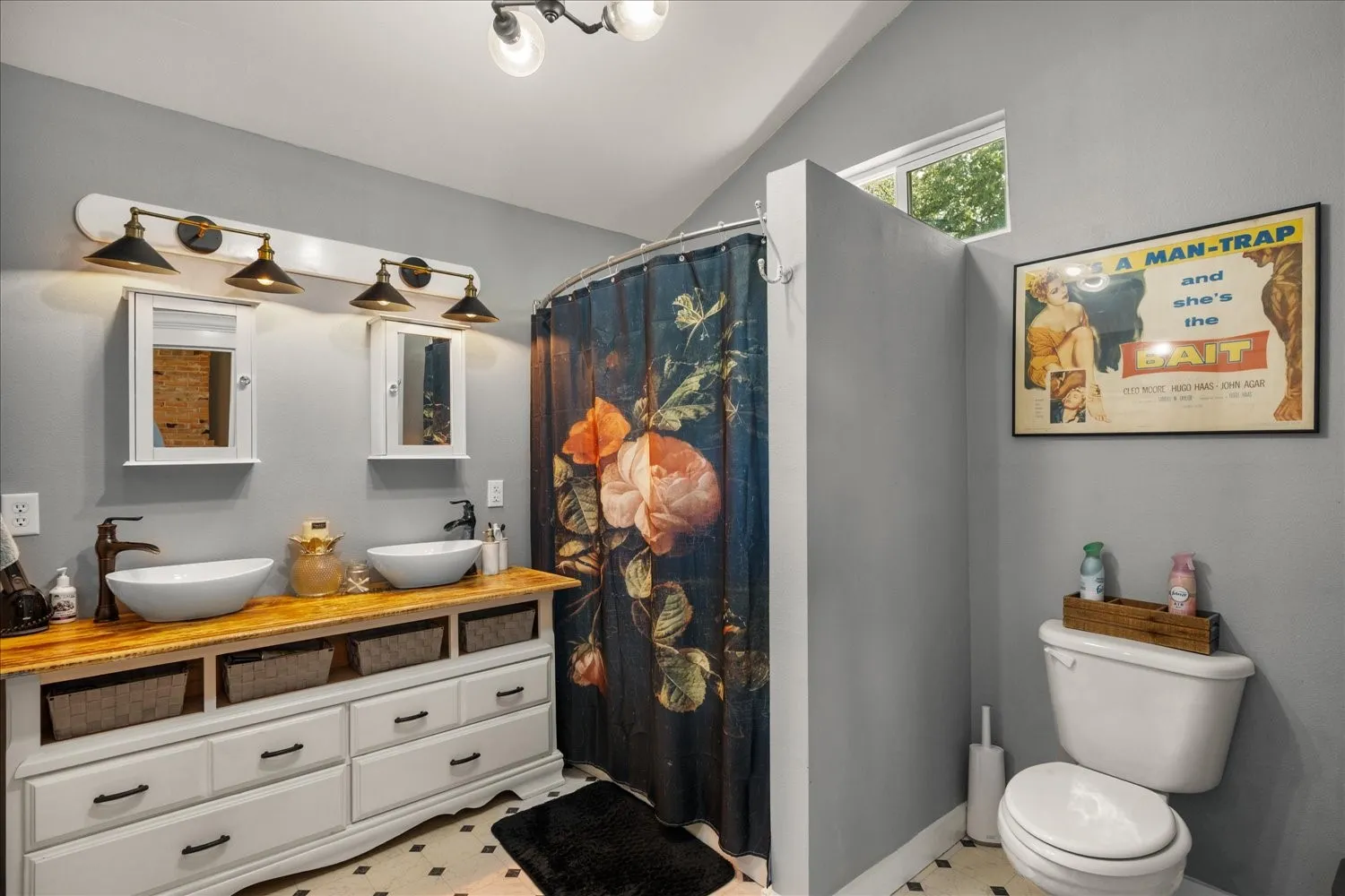 Single Family Residence For Sale in Wood County , 220 E Holley Street, Alba, Texas 75410, 2 Bedroom, 3 Bathroom, Garage spaces, 1,394 Sqft, built in 1950, mls#21363222, Real Estate Agent in Alba, Homes For Sale in Wood county, Homes For Sale in Alba, Realtor in Alba Texas, Real Estate Brokerage Independent Realty Texas, Luminita Cordes Realtor
