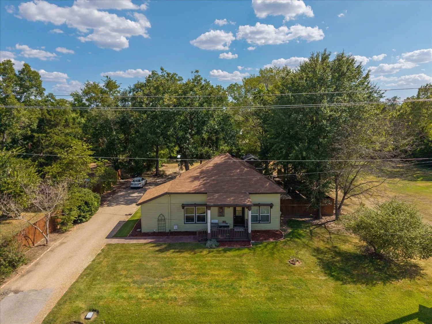 Single Family Residence For Sale in Wood County , 220 E Holley Street, Alba, Texas 75410, 2 Bedroom, 3 Bathroom, Garage spaces, 1,394 Sqft, built in 1950, mls#21363222, Real Estate Agent in Alba, Homes For Sale in Wood county, Homes For Sale in Alba, Realtor in Alba Texas, Real Estate Brokerage Independent Realty Texas, Luminita Cordes Realtor