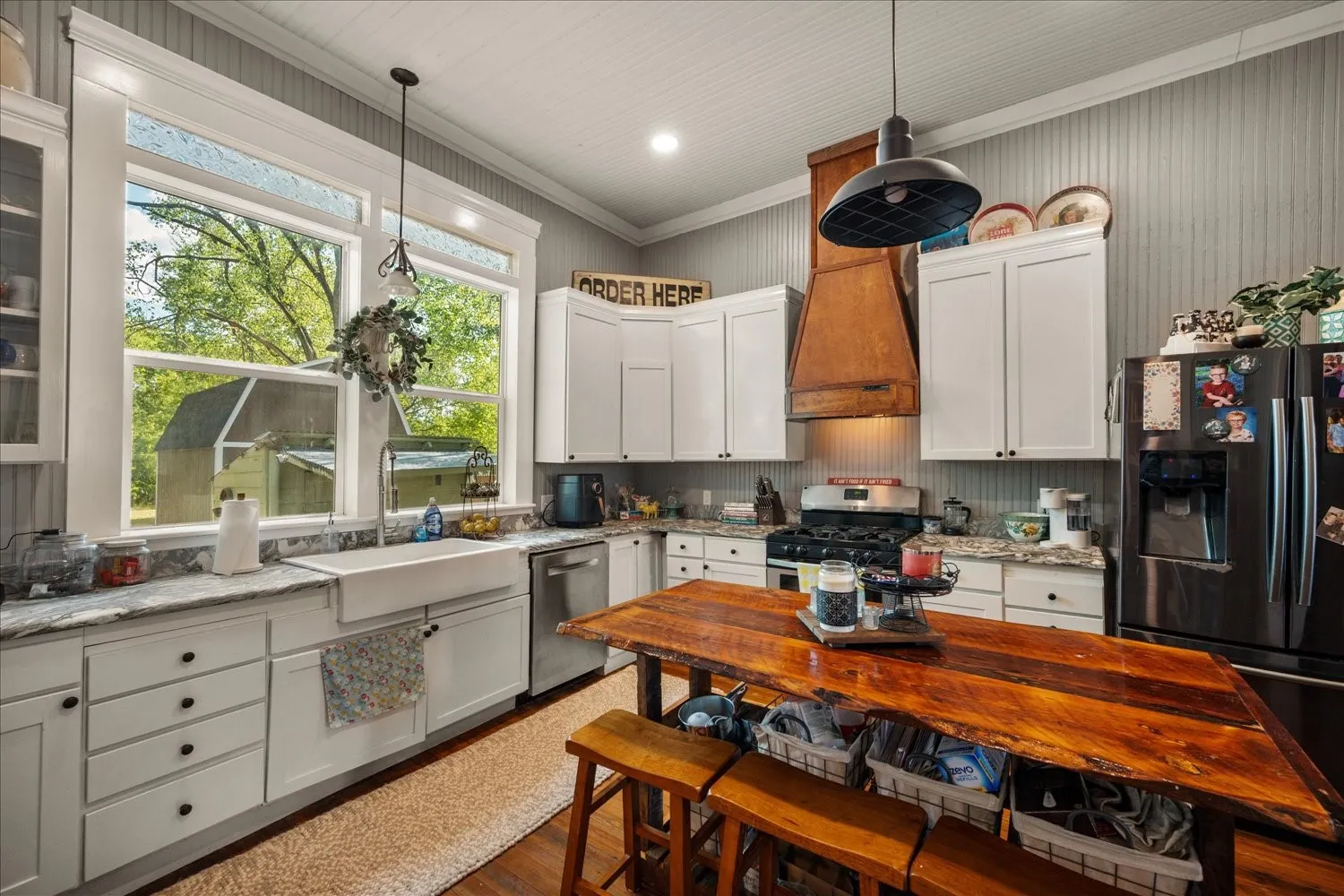 Single Family Residence For Sale in Wood County , 220 E Holley Street, Alba, Texas 75410, 2 Bedroom, 3 Bathroom, Garage spaces, 1,394 Sqft, built in 1950, mls#21363222, Real Estate Agent in Alba, Homes For Sale in Wood county, Homes For Sale in Alba, Realtor in Alba Texas, Real Estate Brokerage Independent Realty Texas, Luminita Cordes Realtor