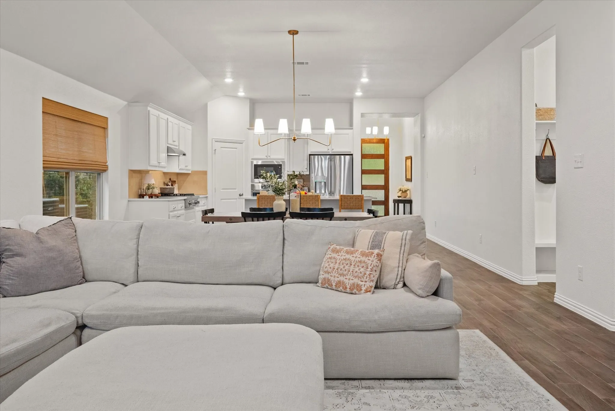 Single Family Residence For Rent in Collin County , 2204 Saratoga Drive, Melissa, Texas 75454, 3 Bedroom, 2 Bathroom, 2 Garage spaces, 2,187 Sqft, built in 2018, mls#21362839, Real Estate Agent in Melissa, Homes For Rent in Collin county, Homes For Rent in Melissa, Realtor in Melissa Texas, Real Estate Brokerage Independent Realty Texas, Luminita Cordes Realtor