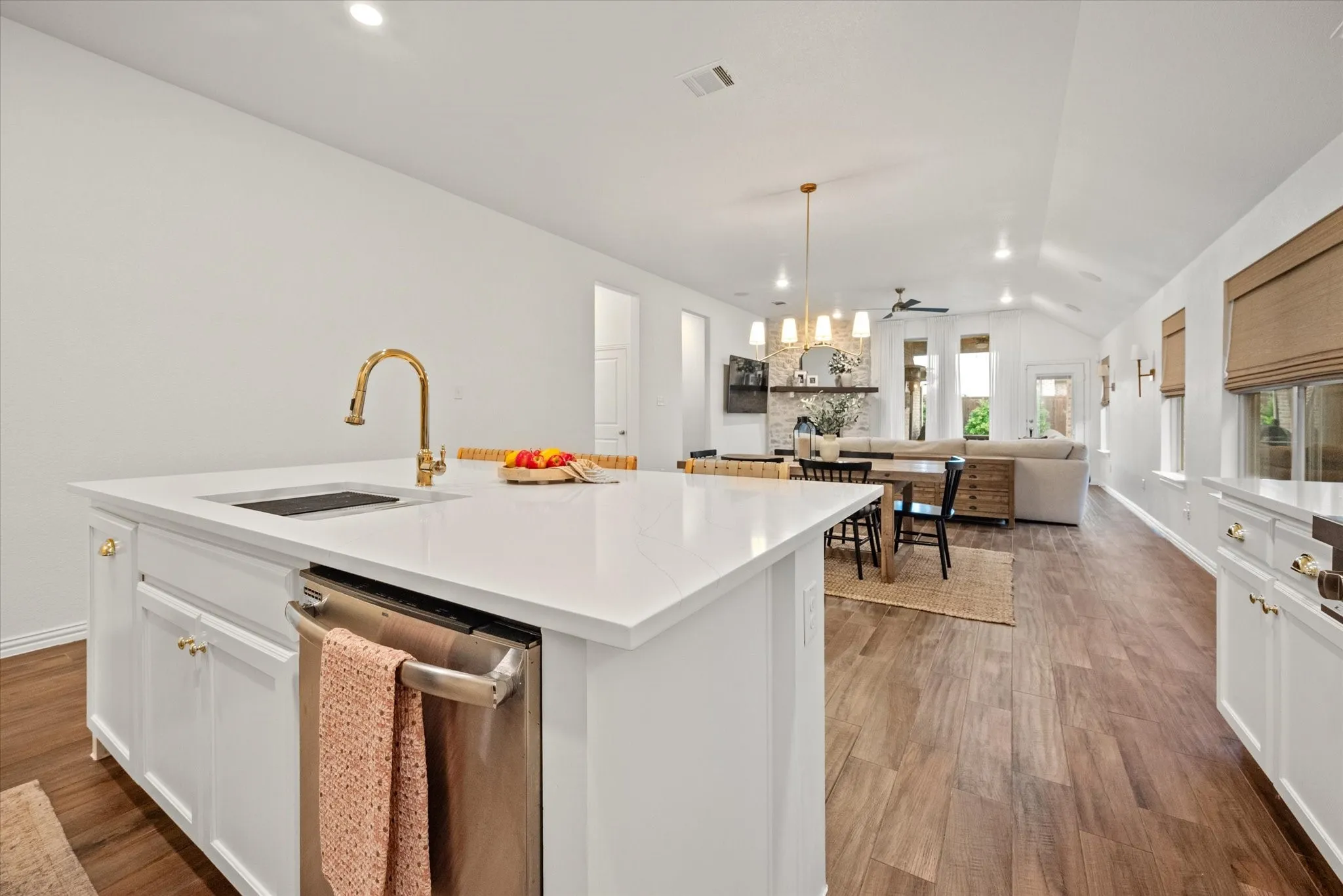 Single Family Residence For Rent in Collin County , 2204 Saratoga Drive, Melissa, Texas 75454, 3 Bedroom, 2 Bathroom, 2 Garage spaces, 2,187 Sqft, built in 2018, mls#21362839, Real Estate Agent in Melissa, Homes For Rent in Collin county, Homes For Rent in Melissa, Realtor in Melissa Texas, Real Estate Brokerage Independent Realty Texas, Luminita Cordes Realtor