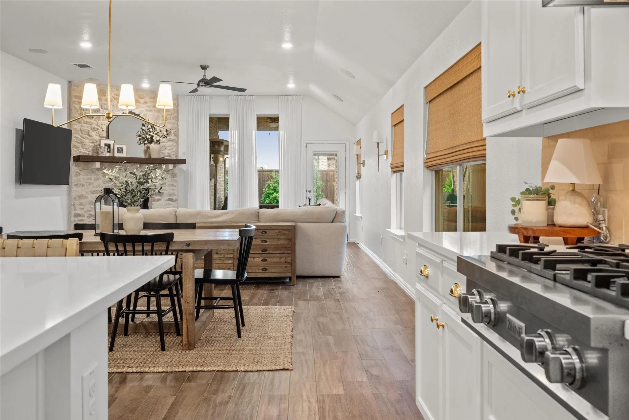 Single Family Residence For Rent in Collin County , 2204 Saratoga Drive, Melissa, Texas 75454, 3 Bedroom, 2 Bathroom, 2 Garage spaces, 2,187 Sqft, built in 2018, mls#21362839, Real Estate Agent in Melissa, Homes For Rent in Collin county, Homes For Rent in Melissa, Realtor in Melissa Texas, Real Estate Brokerage Independent Realty Texas, Luminita Cordes Realtor