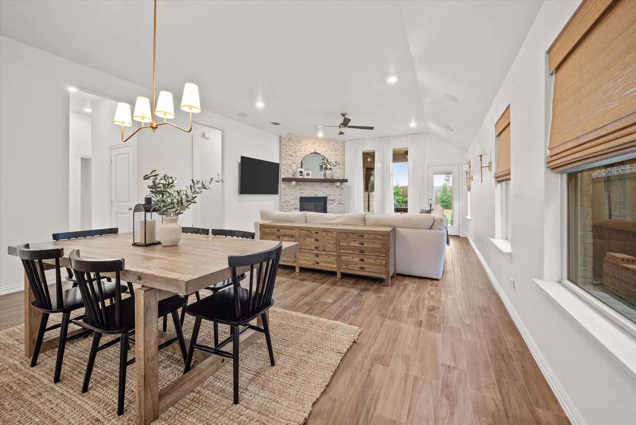 Single Family Residence For Rent in Collin County , 2204 Saratoga Drive, Melissa, Texas 75454, 3 Bedroom, 2 Bathroom, 2 Garage spaces, 2,187 Sqft, built in 2018, mls#21362839, Real Estate Agent in Melissa, Homes For Rent in Collin county, Homes For Rent in Melissa, Realtor in Melissa Texas, Real Estate Brokerage Independent Realty Texas, Luminita Cordes Realtor