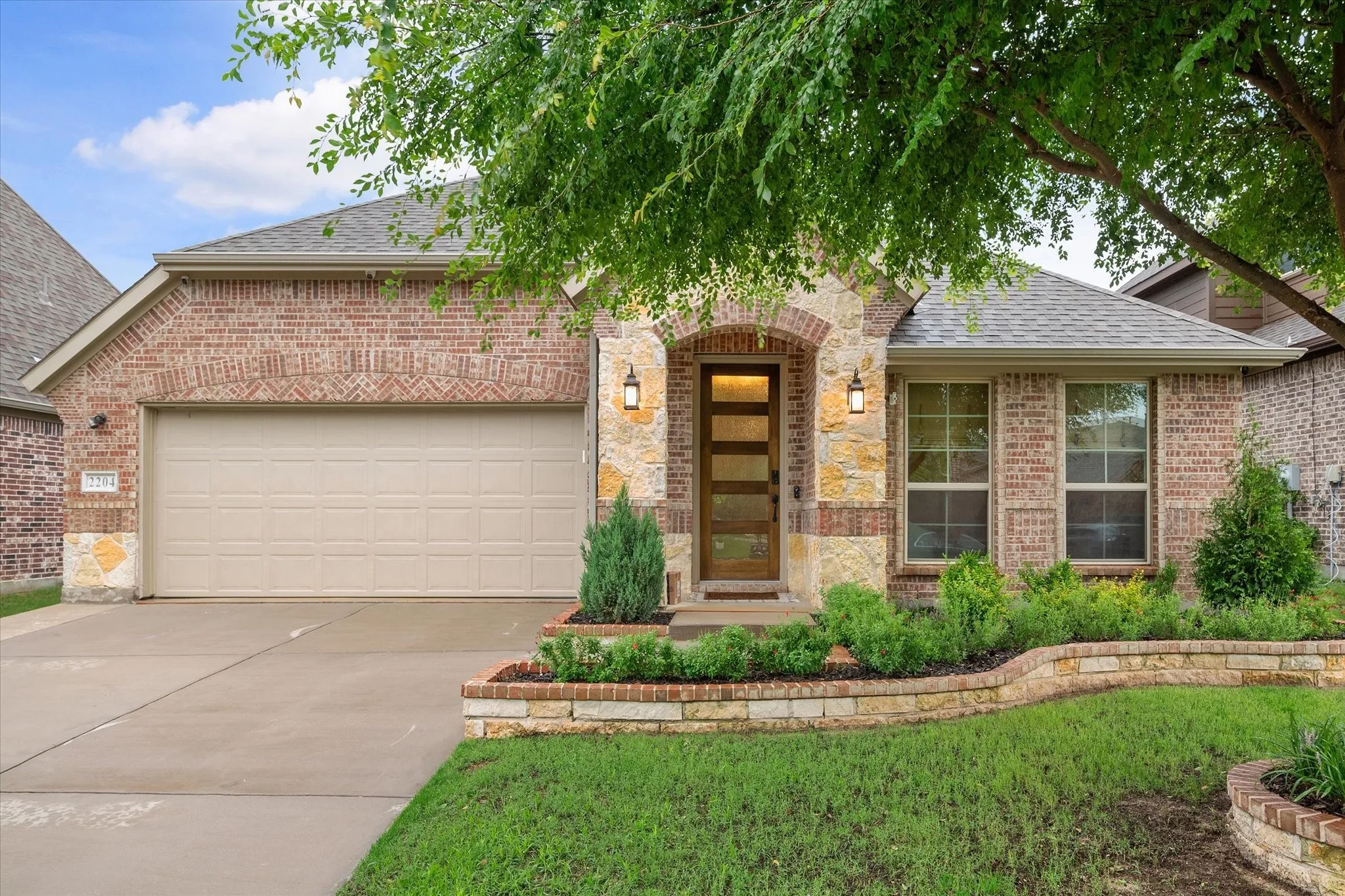 Single Family Residence For Rent in Collin County , 2204 Saratoga Drive, Melissa, Texas 75454, 3 Bedroom, 2 Bathroom, 2 Garage spaces, 2,187 Sqft, built in 2018, mls#21362839, Real Estate Agent in Melissa, Homes For Rent in Collin county, Homes For Rent in Melissa, Realtor in Melissa Texas, Real Estate Brokerage Independent Realty Texas, Luminita Cordes Realtor