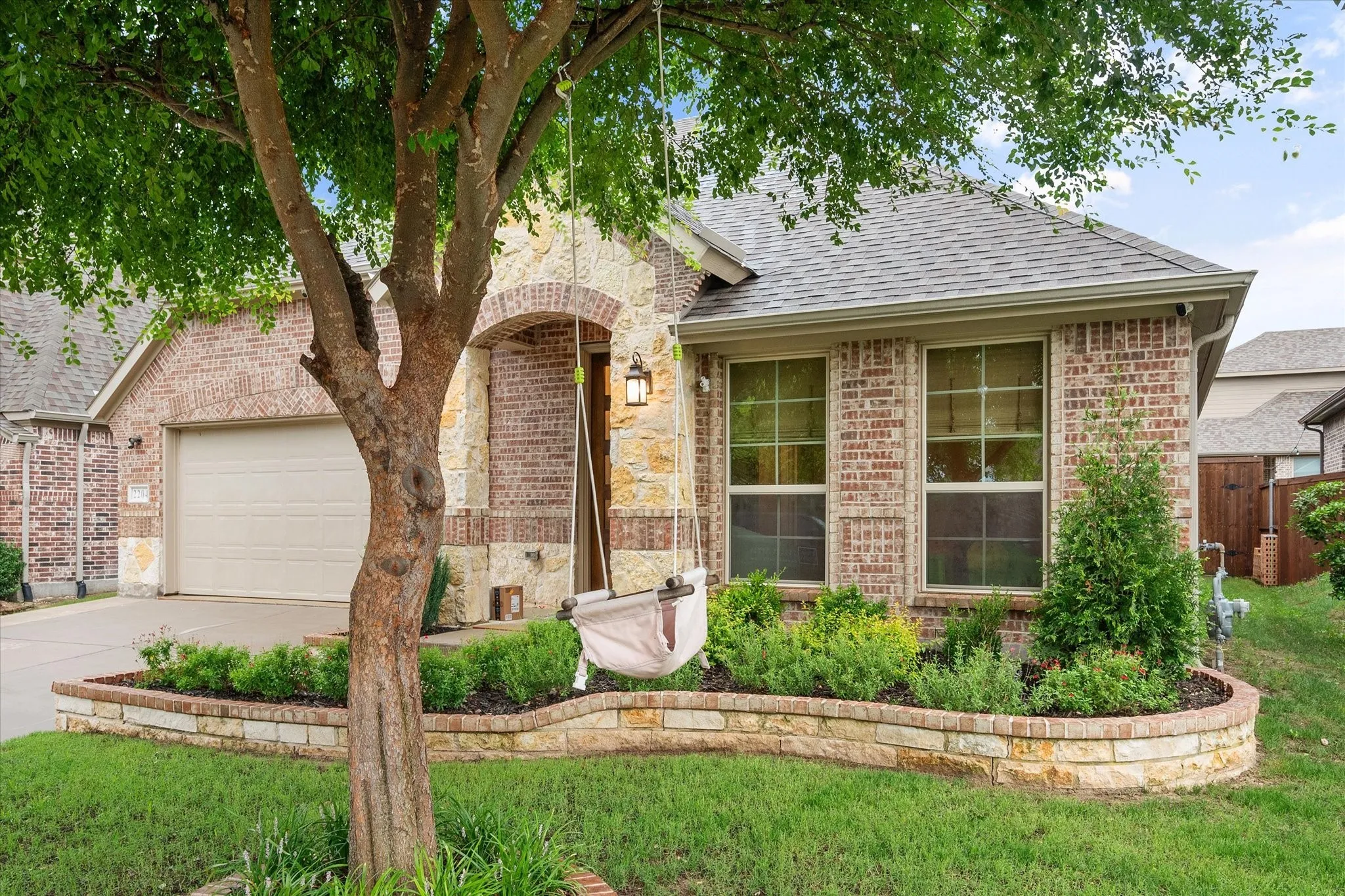 Single Family Residence For Rent in Collin County , 2204 Saratoga Drive, Melissa, Texas 75454, 3 Bedroom, 2 Bathroom, 2 Garage spaces, 2,187 Sqft, built in 2018, mls#21362839, Real Estate Agent in Melissa, Homes For Rent in Collin county, Homes For Rent in Melissa, Realtor in Melissa Texas, Real Estate Brokerage Independent Realty Texas, Luminita Cordes Realtor