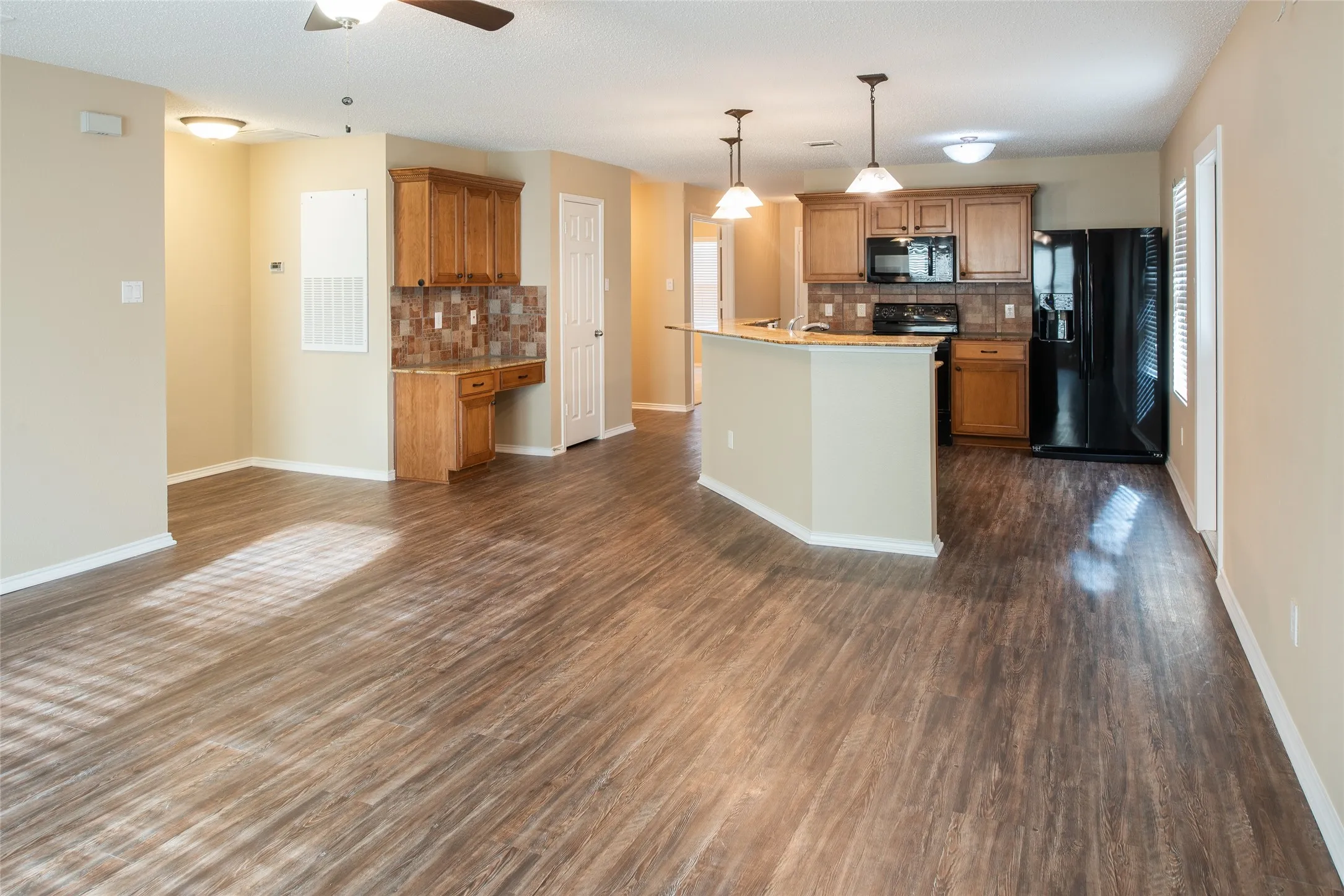 Single Family Residence For Sale in Collin County , 9801 George Bush Drive, Mc Kinney, Texas 75072, 3 Bedroom, 2 Bathroom, 2 Garage spaces, 1,848 Sqft, built in 2004, mls#21362624, Real Estate Agent in Mc Kinney, Homes For Sale in Collin county, Homes For Sale in Mc Kinney, Realtor in Mc Kinney Texas, Real Estate Brokerage Independent Realty Texas, Luminita Cordes Realtor