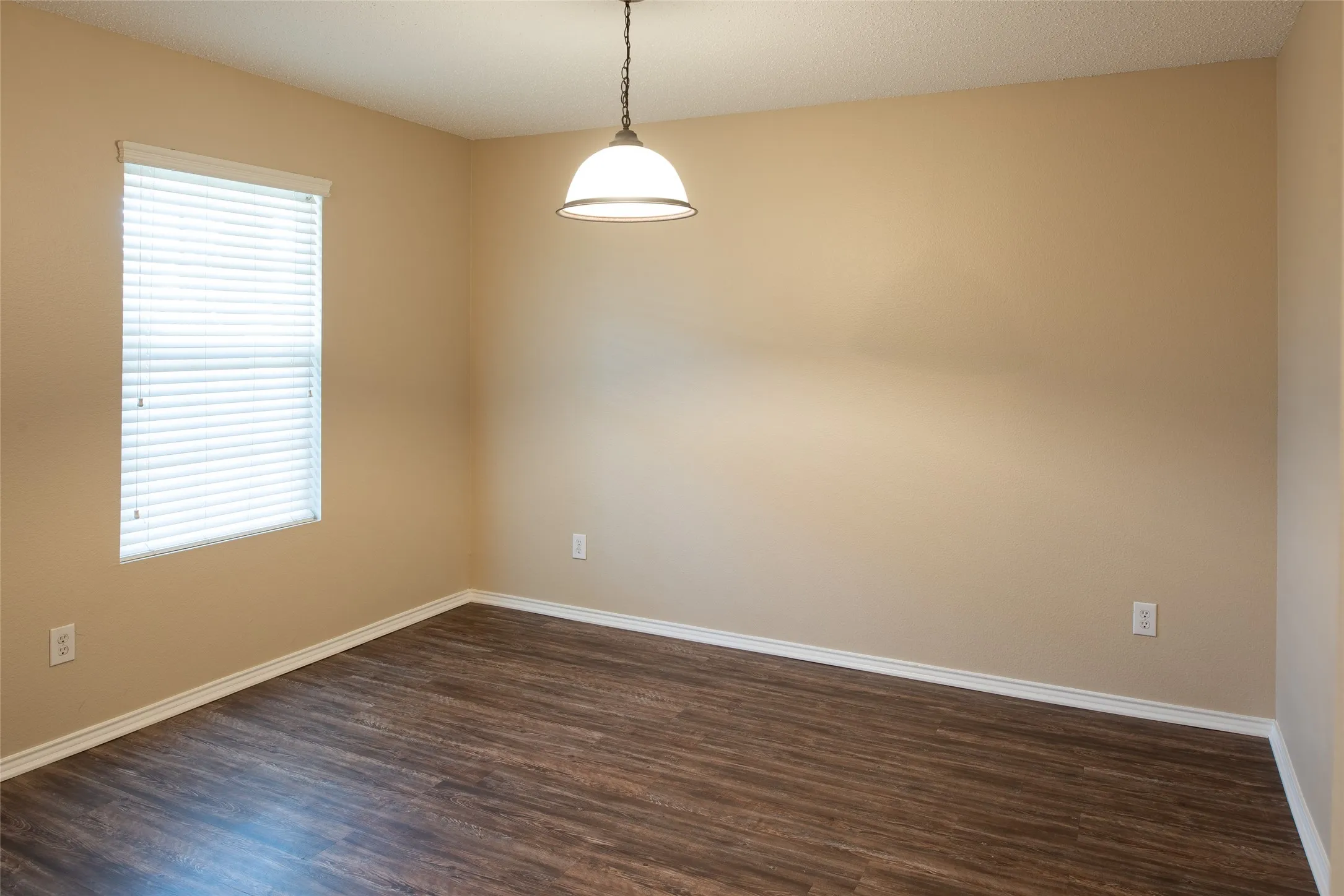 Single Family Residence For Sale in Collin County , 9801 George Bush Drive, Mc Kinney, Texas 75072, 3 Bedroom, 2 Bathroom, 2 Garage spaces, 1,848 Sqft, built in 2004, mls#21362624, Real Estate Agent in Mc Kinney, Homes For Sale in Collin county, Homes For Sale in Mc Kinney, Realtor in Mc Kinney Texas, Real Estate Brokerage Independent Realty Texas, Luminita Cordes Realtor