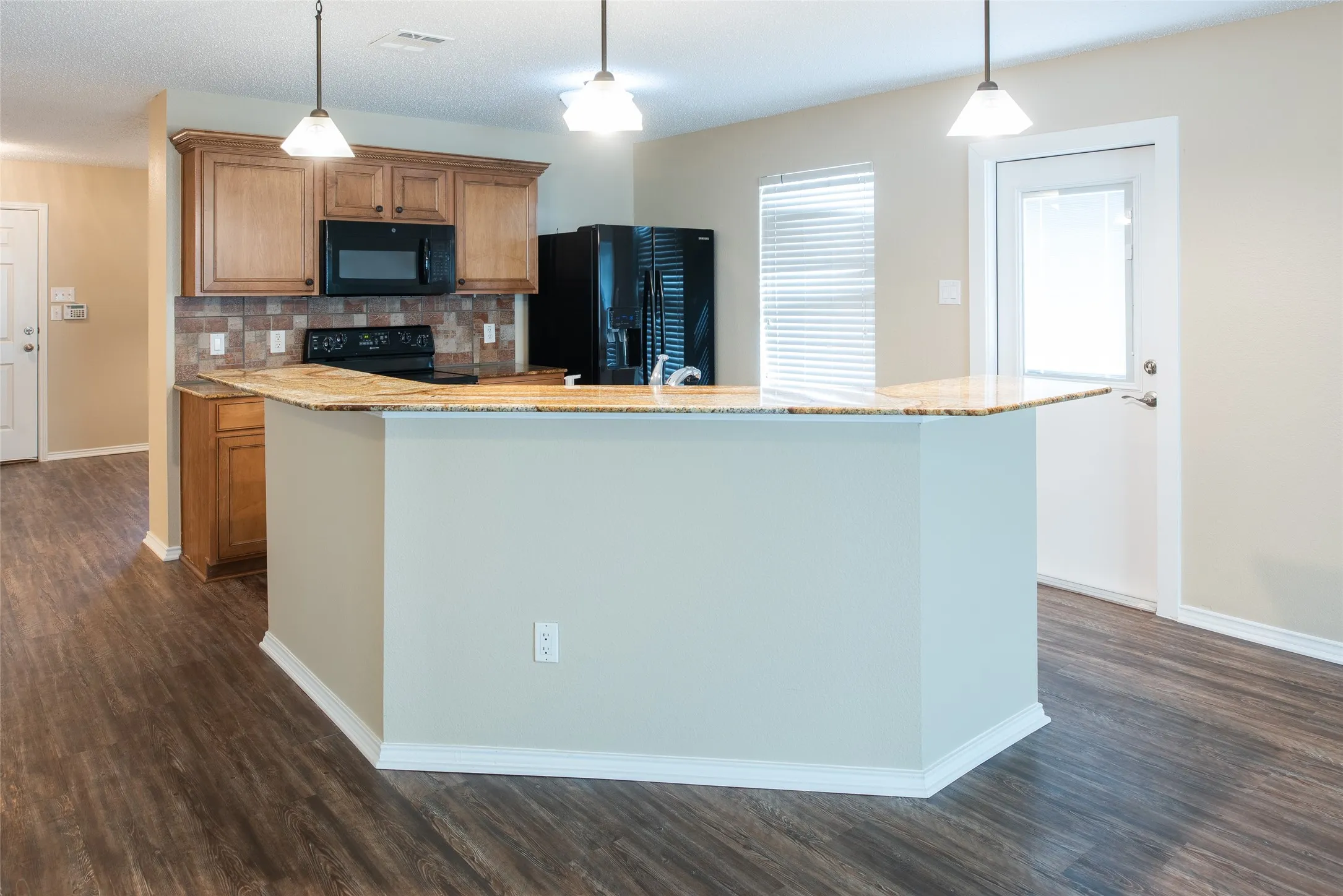 Single Family Residence For Sale in Collin County , 9801 George Bush Drive, Mc Kinney, Texas 75072, 3 Bedroom, 2 Bathroom, 2 Garage spaces, 1,848 Sqft, built in 2004, mls#21362624, Real Estate Agent in Mc Kinney, Homes For Sale in Collin county, Homes For Sale in Mc Kinney, Realtor in Mc Kinney Texas, Real Estate Brokerage Independent Realty Texas, Luminita Cordes Realtor