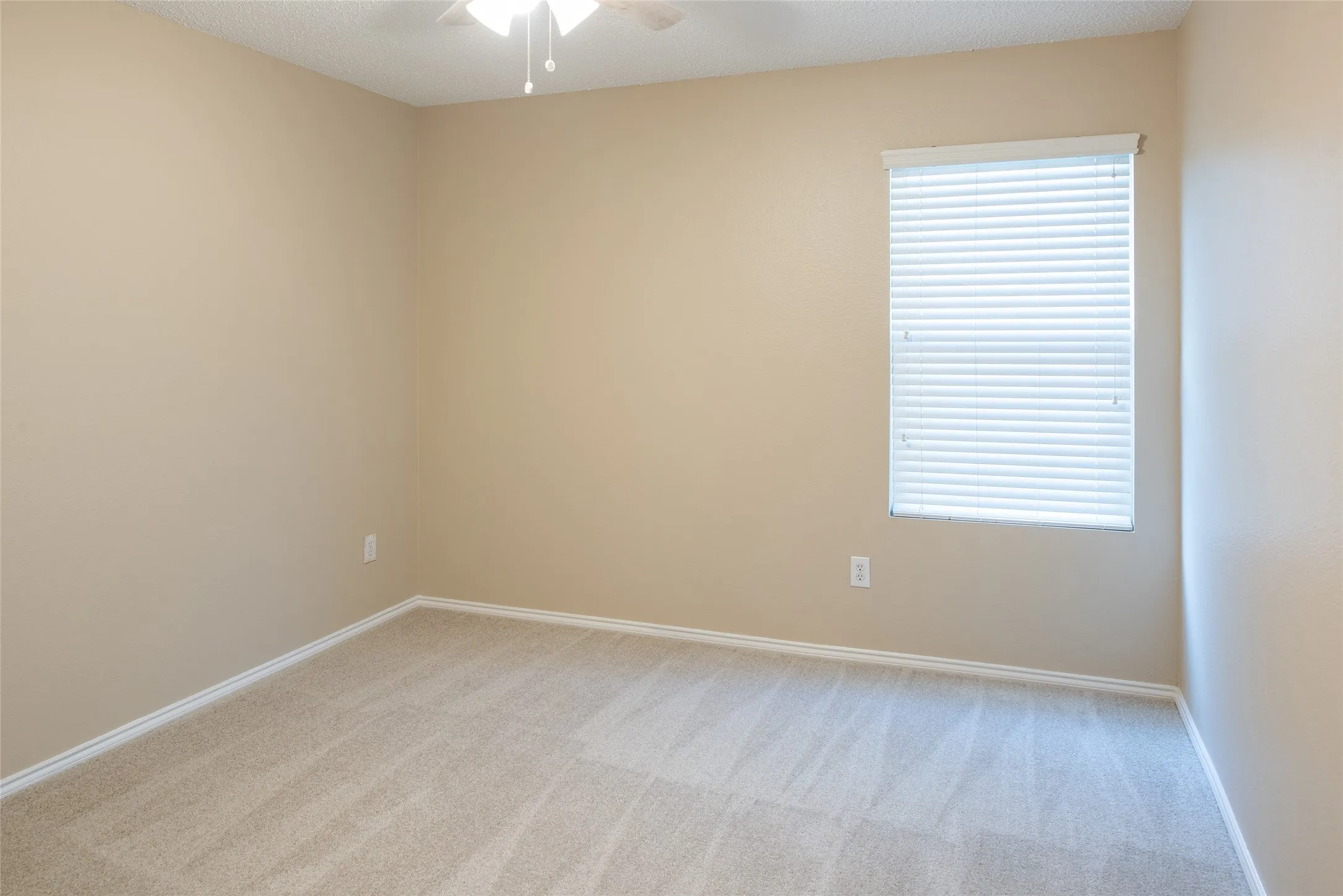 Single Family Residence For Sale in Collin County , 9801 George Bush Drive, Mc Kinney, Texas 75072, 3 Bedroom, 2 Bathroom, 2 Garage spaces, 1,848 Sqft, built in 2004, mls#21362624, Real Estate Agent in Mc Kinney, Homes For Sale in Collin county, Homes For Sale in Mc Kinney, Realtor in Mc Kinney Texas, Real Estate Brokerage Independent Realty Texas, Luminita Cordes Realtor
