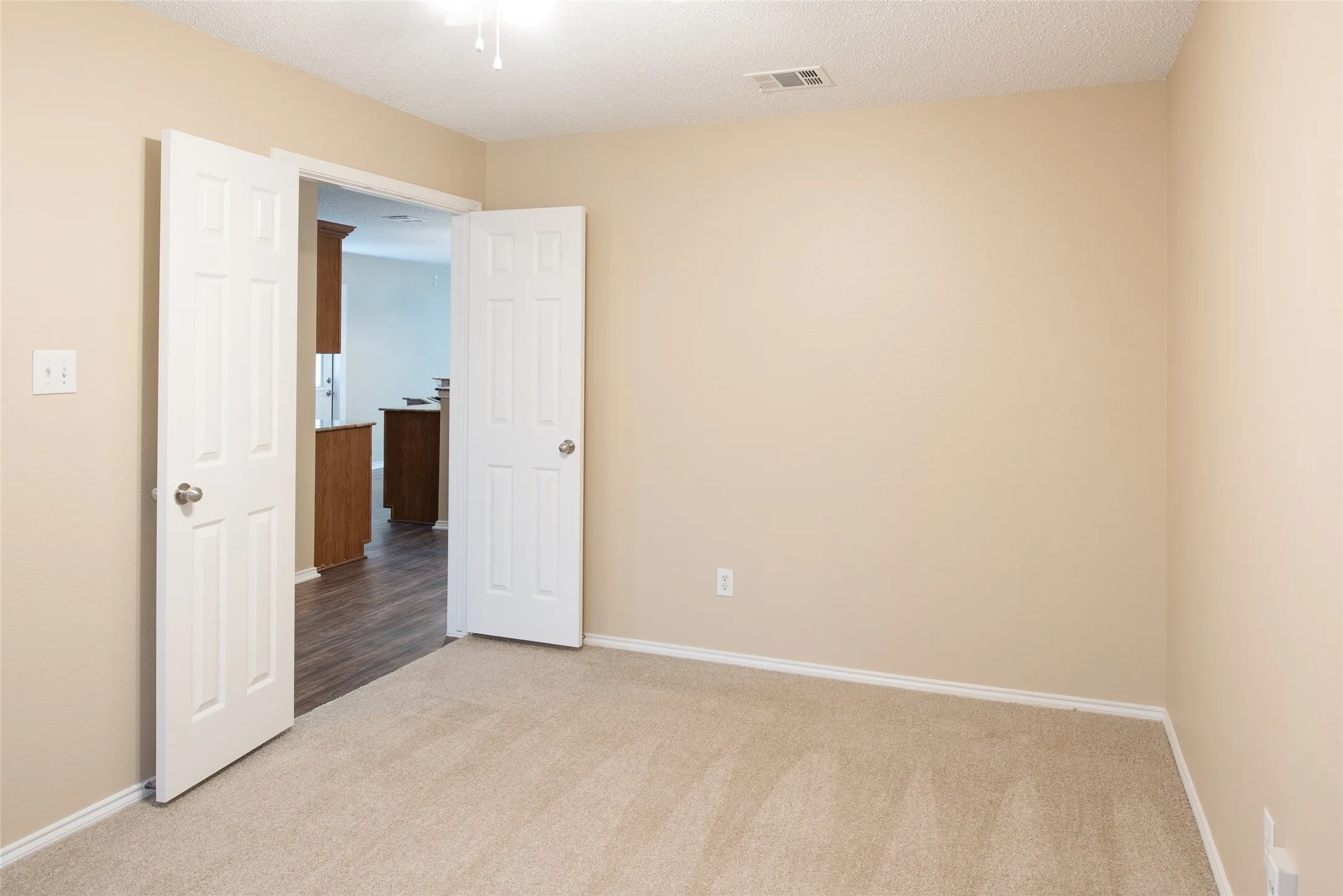 Single Family Residence For Sale in Collin County , 9801 George Bush Drive, Mc Kinney, Texas 75072, 3 Bedroom, 2 Bathroom, 2 Garage spaces, 1,848 Sqft, built in 2004, mls#21362624, Real Estate Agent in Mc Kinney, Homes For Sale in Collin county, Homes For Sale in Mc Kinney, Realtor in Mc Kinney Texas, Real Estate Brokerage Independent Realty Texas, Luminita Cordes Realtor