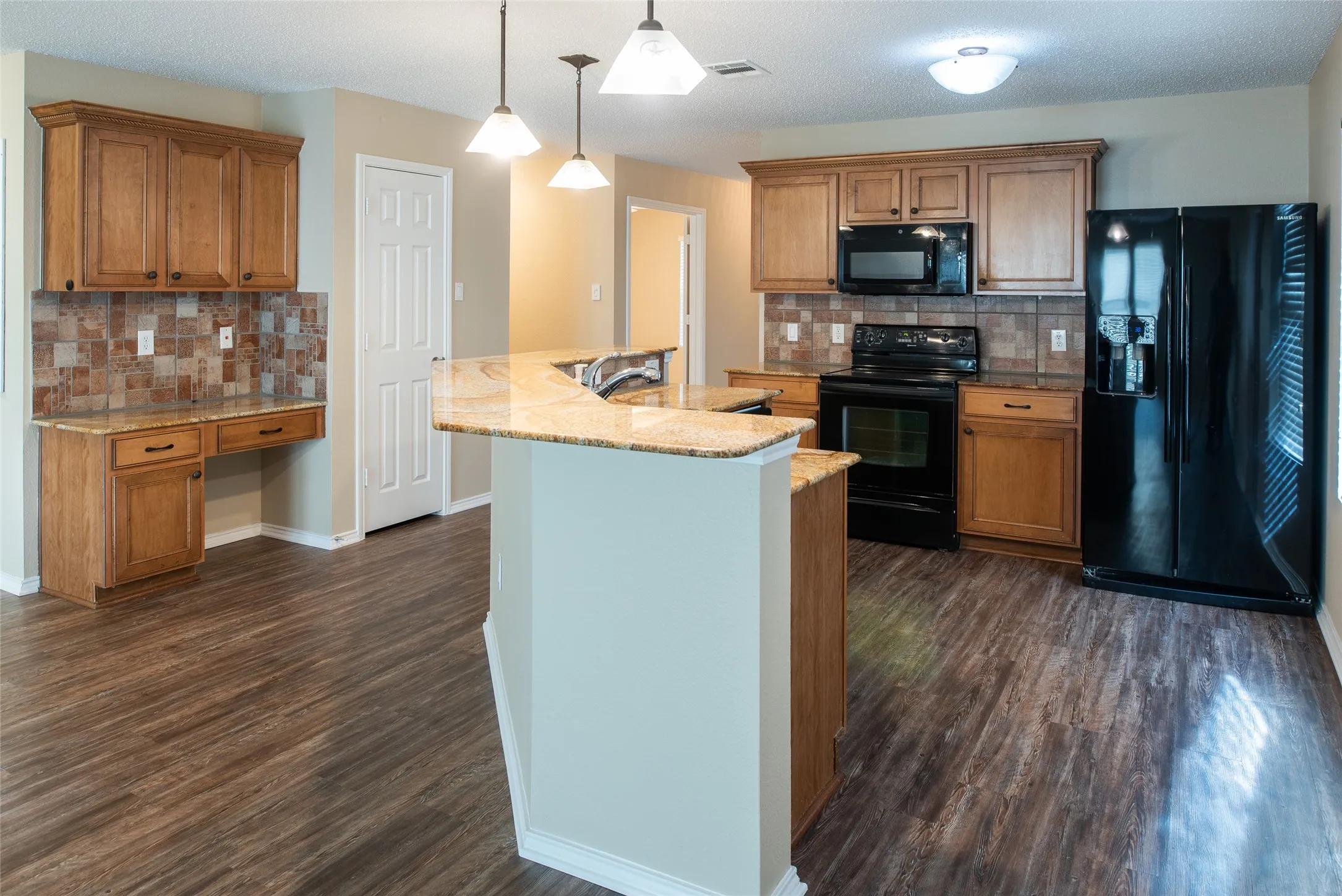 Single Family Residence For Sale in Collin County , 9801 George Bush Drive, Mc Kinney, Texas 75072, 3 Bedroom, 2 Bathroom, 2 Garage spaces, 1,848 Sqft, built in 2004, mls#21362624, Real Estate Agent in Mc Kinney, Homes For Sale in Collin county, Homes For Sale in Mc Kinney, Realtor in Mc Kinney Texas, Real Estate Brokerage Independent Realty Texas, Luminita Cordes Realtor