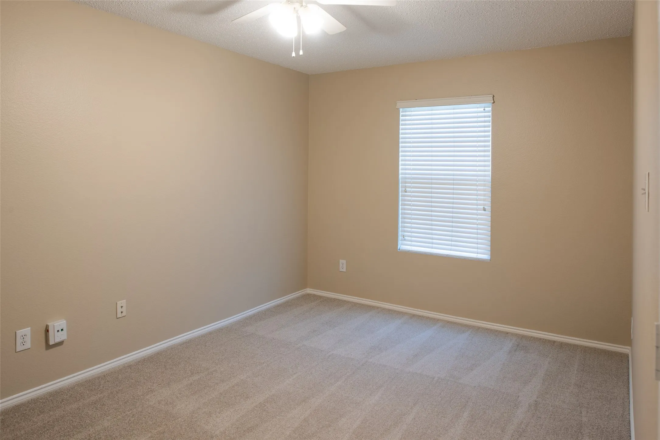 Single Family Residence For Sale in Collin County , 9801 George Bush Drive, Mc Kinney, Texas 75072, 3 Bedroom, 2 Bathroom, 2 Garage spaces, 1,848 Sqft, built in 2004, mls#21362624, Real Estate Agent in Mc Kinney, Homes For Sale in Collin county, Homes For Sale in Mc Kinney, Realtor in Mc Kinney Texas, Real Estate Brokerage Independent Realty Texas, Luminita Cordes Realtor