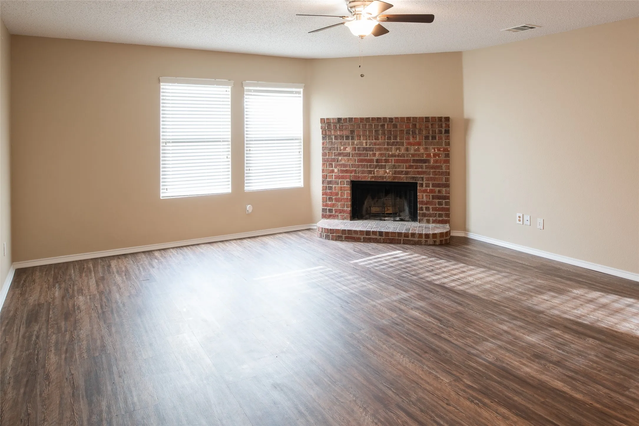 Single Family Residence For Sale in Collin County , 9801 George Bush Drive, Mc Kinney, Texas 75072, 3 Bedroom, 2 Bathroom, 2 Garage spaces, 1,848 Sqft, built in 2004, mls#21362624, Real Estate Agent in Mc Kinney, Homes For Sale in Collin county, Homes For Sale in Mc Kinney, Realtor in Mc Kinney Texas, Real Estate Brokerage Independent Realty Texas, Luminita Cordes Realtor