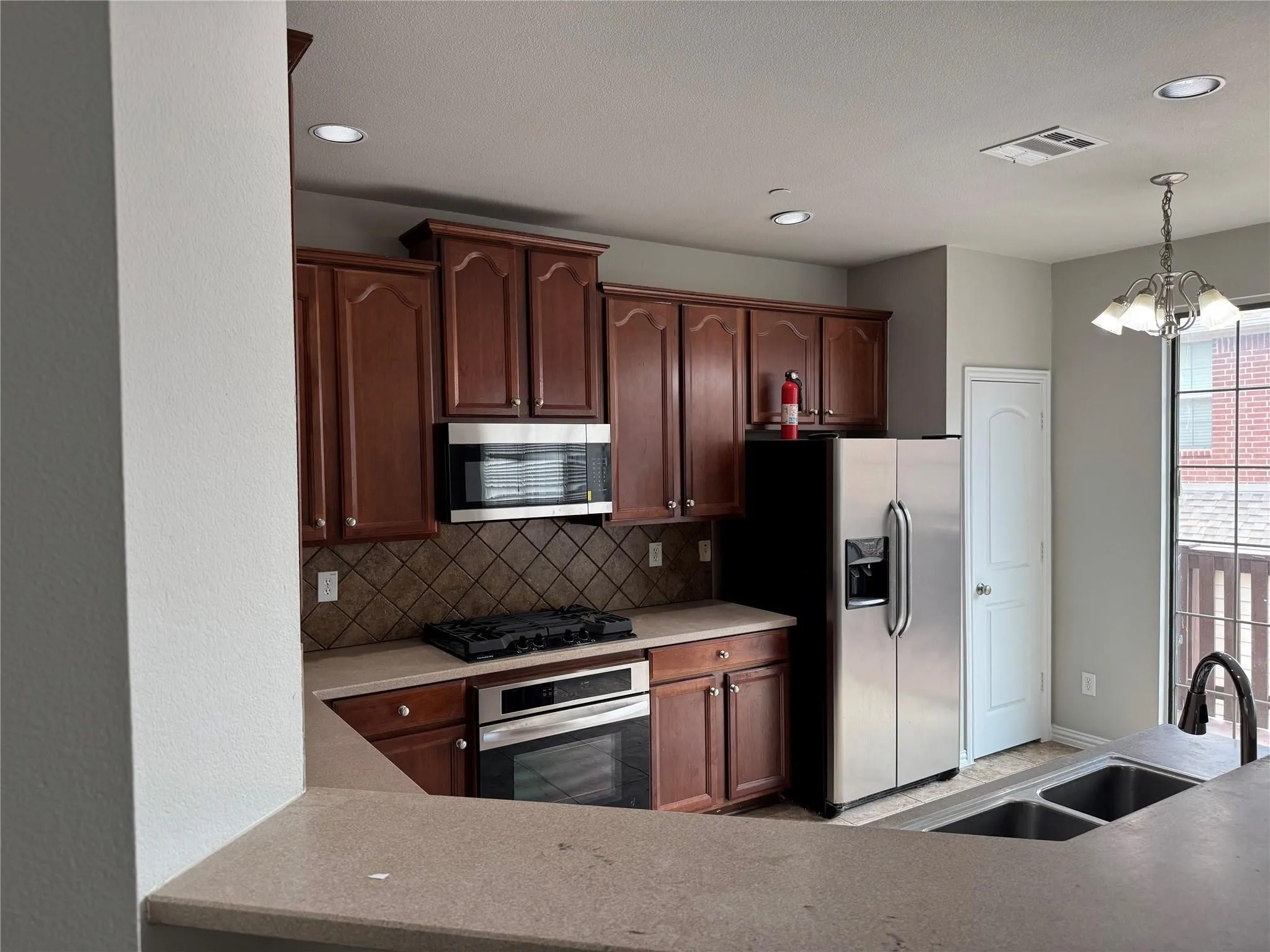 Townhouse For Rent in Dallas County , 1444 Chase Lane, Irving, Texas 75063, 4 Bedroom, 4 Bathroom, 2 Garage spaces, 2,241 Sqft, built in 2005, mls#21363380, Real Estate Agent in Irving, Homes For Rent in Dallas county, Homes For Rent in Irving, Realtor in Irving Texas, Real Estate Brokerage Independent Realty Texas, Luminita Cordes Realtor
