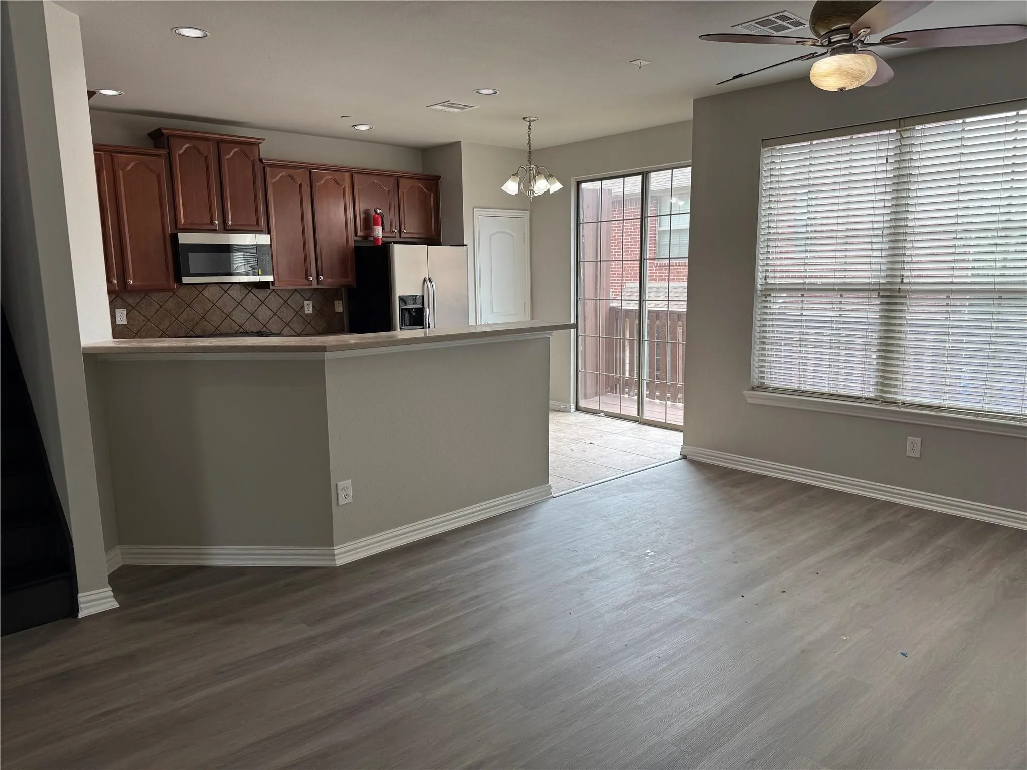 Townhouse For Rent in Dallas County , 1444 Chase Lane, Irving, Texas 75063, 4 Bedroom, 4 Bathroom, 2 Garage spaces, 2,241 Sqft, built in 2005, mls#21363380, Real Estate Agent in Irving, Homes For Rent in Dallas county, Homes For Rent in Irving, Realtor in Irving Texas, Real Estate Brokerage Independent Realty Texas, Luminita Cordes Realtor
