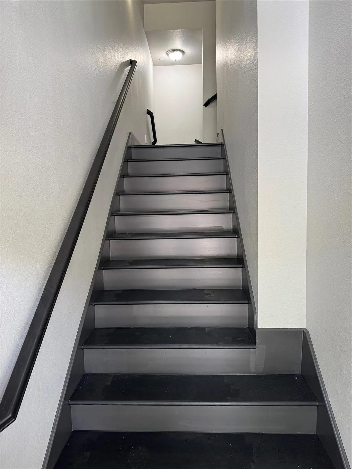Townhouse For Rent in Dallas County , 1444 Chase Lane, Irving, Texas 75063, 4 Bedroom, 4 Bathroom, 2 Garage spaces, 2,241 Sqft, built in 2005, mls#21363380, Real Estate Agent in Irving, Homes For Rent in Dallas county, Homes For Rent in Irving, Realtor in Irving Texas, Real Estate Brokerage Independent Realty Texas, Luminita Cordes Realtor