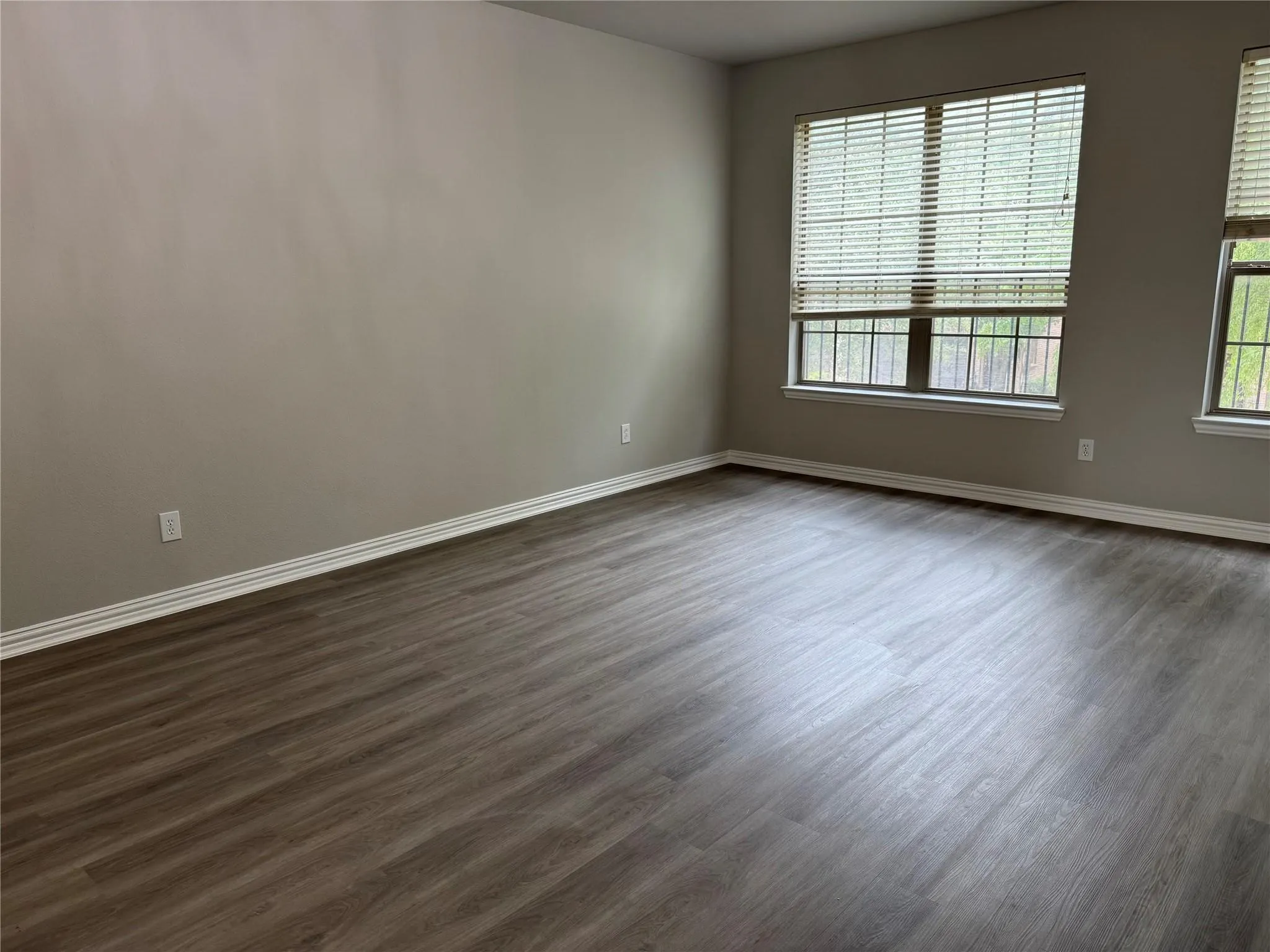Townhouse For Rent in Dallas County , 1444 Chase Lane, Irving, Texas 75063, 4 Bedroom, 4 Bathroom, 2 Garage spaces, 2,241 Sqft, built in 2005, mls#21363380, Real Estate Agent in Irving, Homes For Rent in Dallas county, Homes For Rent in Irving, Realtor in Irving Texas, Real Estate Brokerage Independent Realty Texas, Luminita Cordes Realtor