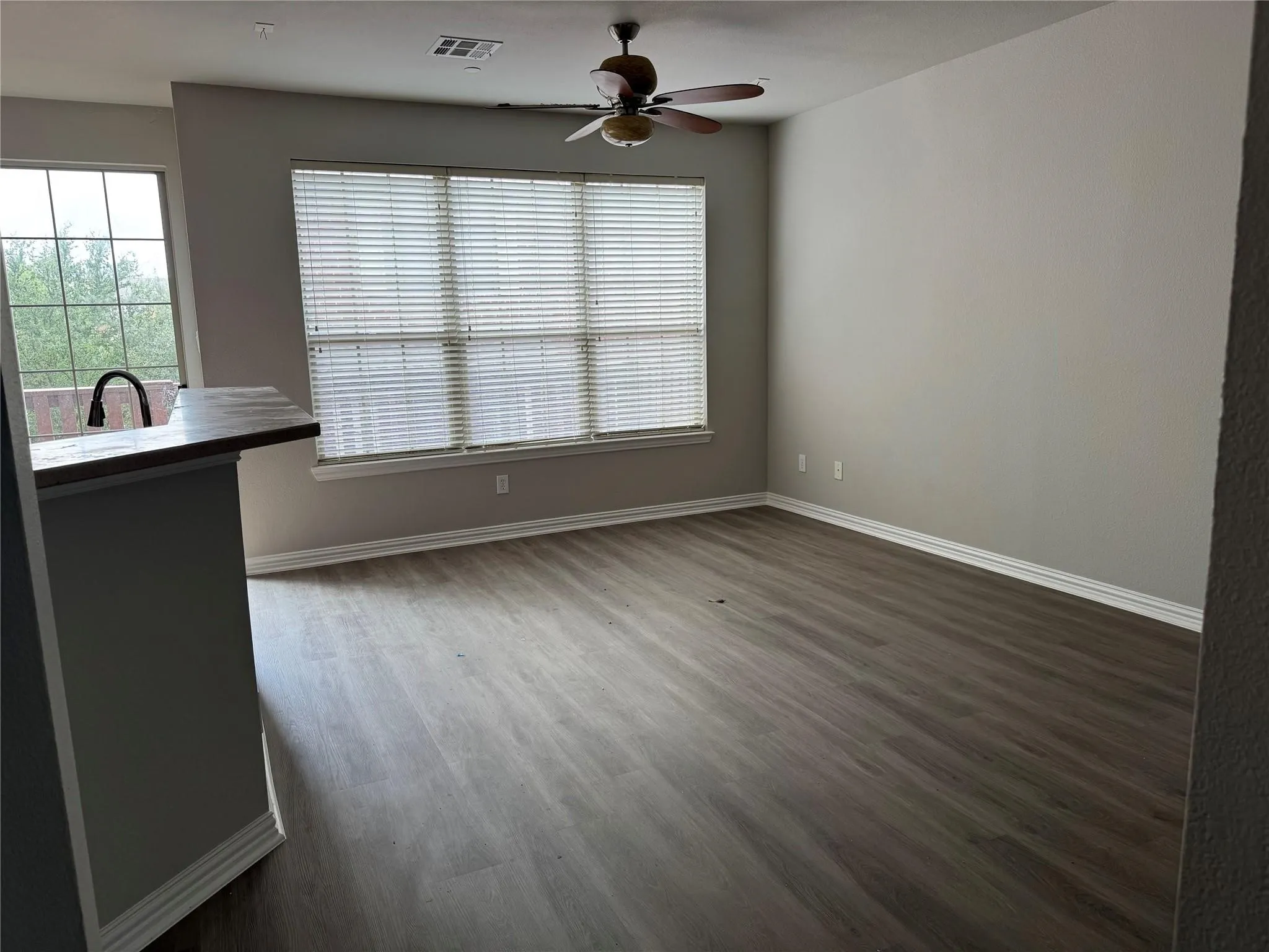 Townhouse For Rent in Dallas County , 1444 Chase Lane, Irving, Texas 75063, 4 Bedroom, 4 Bathroom, 2 Garage spaces, 2,241 Sqft, built in 2005, mls#21363380, Real Estate Agent in Irving, Homes For Rent in Dallas county, Homes For Rent in Irving, Realtor in Irving Texas, Real Estate Brokerage Independent Realty Texas, Luminita Cordes Realtor