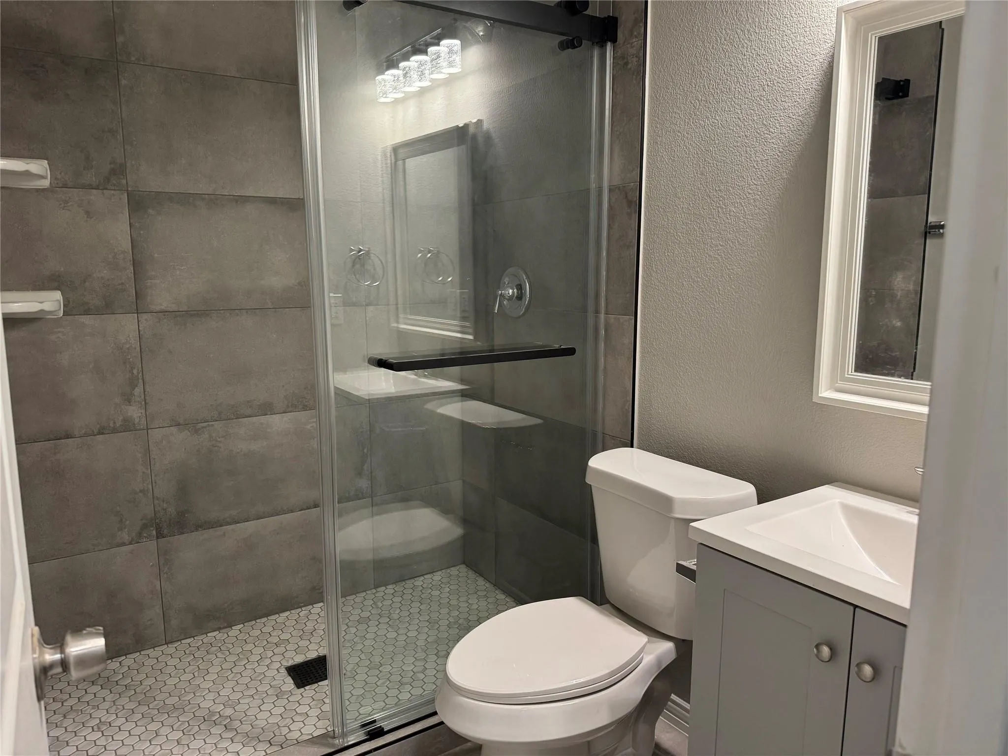 Townhouse For Rent in Dallas County , 1444 Chase Lane, Irving, Texas 75063, 4 Bedroom, 4 Bathroom, 2 Garage spaces, 2,241 Sqft, built in 2005, mls#21363380, Real Estate Agent in Irving, Homes For Rent in Dallas county, Homes For Rent in Irving, Realtor in Irving Texas, Real Estate Brokerage Independent Realty Texas, Luminita Cordes Realtor